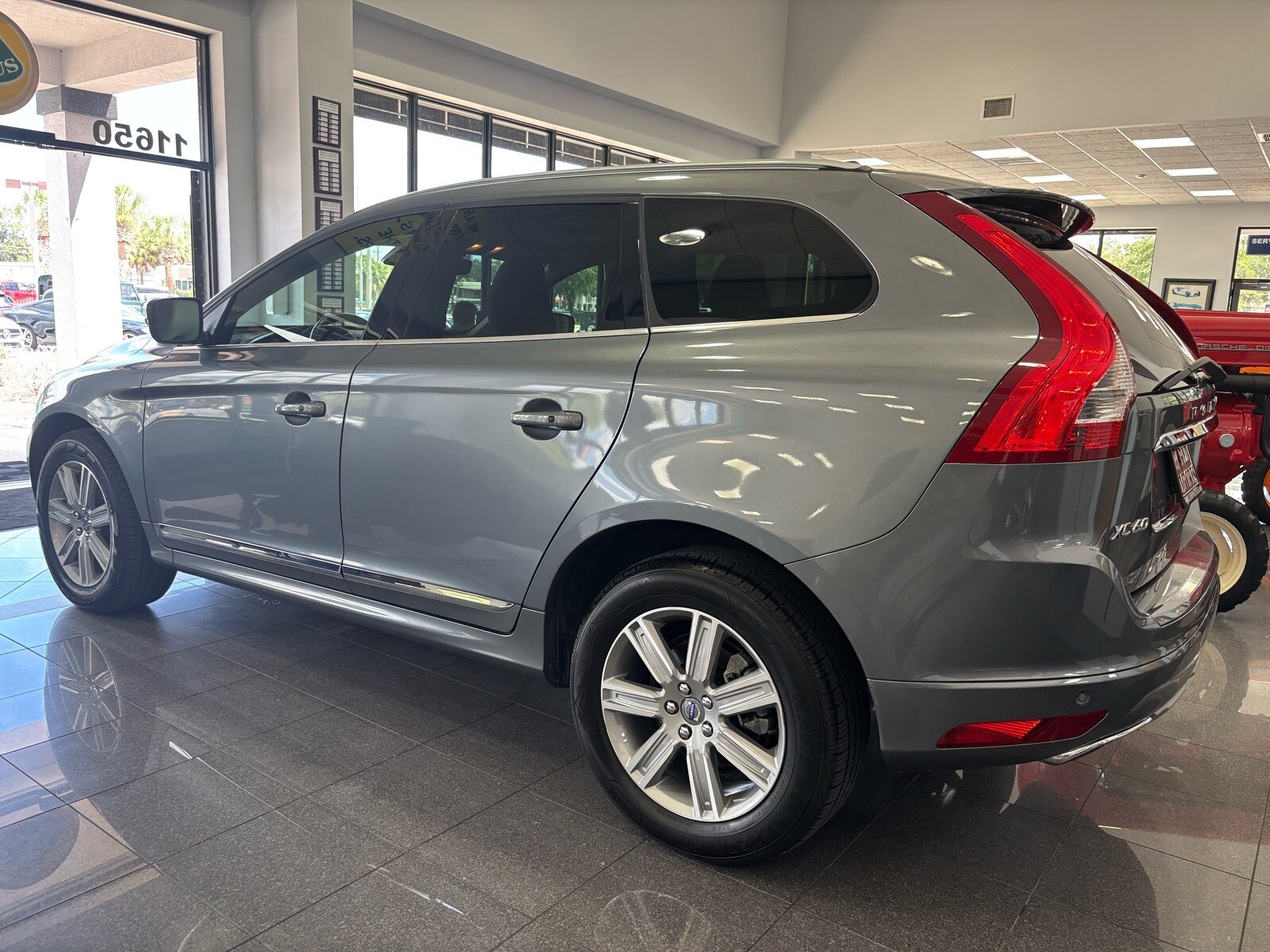 2017 Volvo XC60 T5 Inscription photo 2