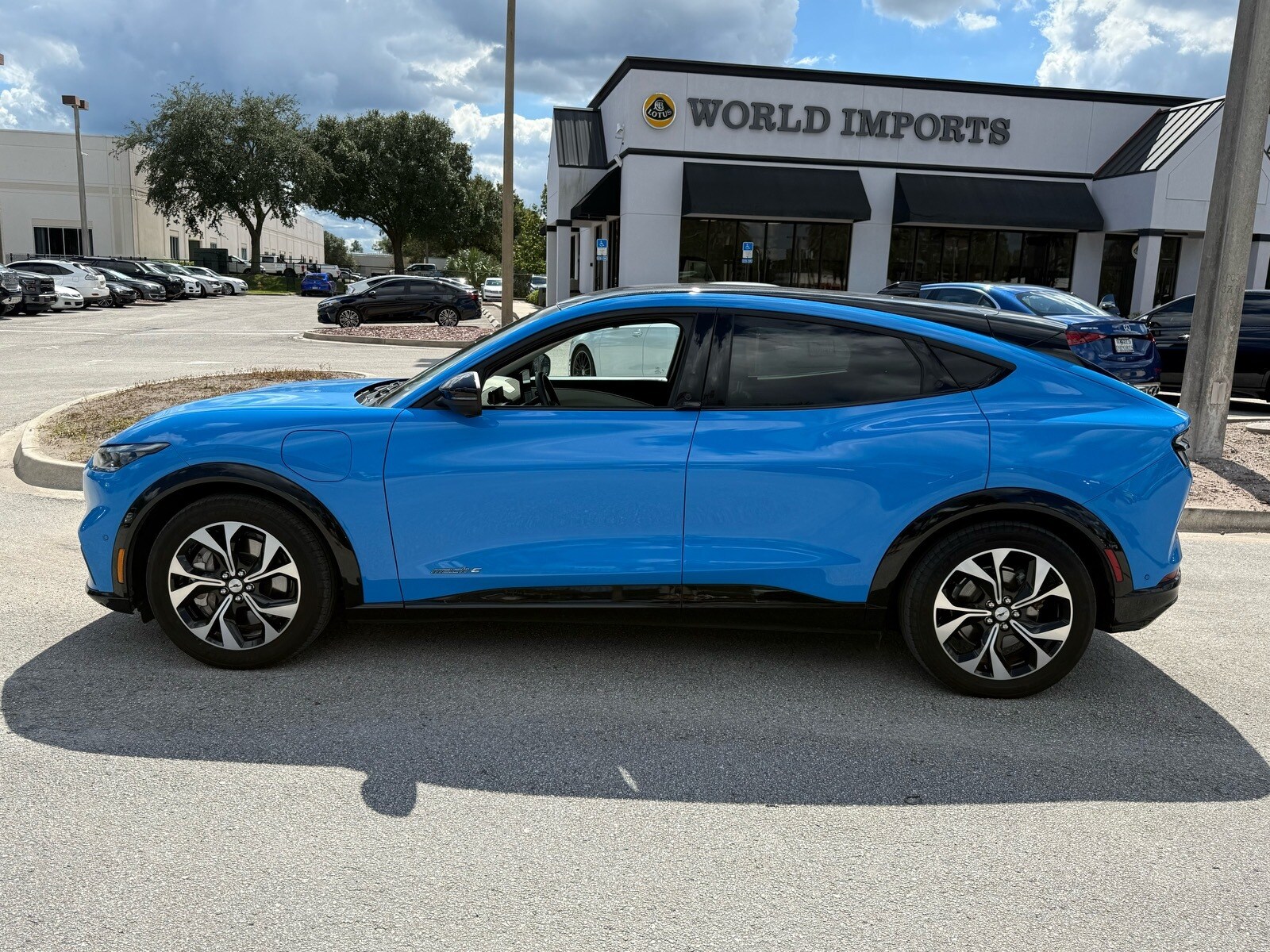 2023 Ford Mustang Mach-E Premium photo 2