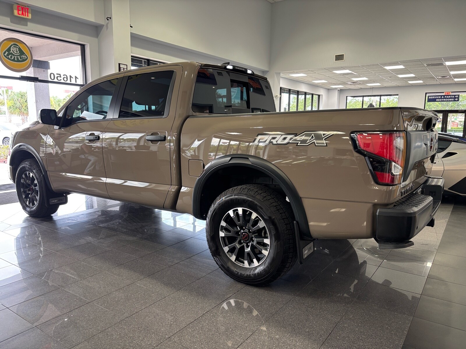 2023 Nissan Titan PRO-4X photo 2