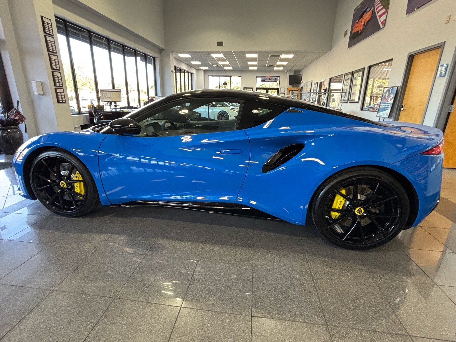 2024 Lotus Emira First Edition photo 2