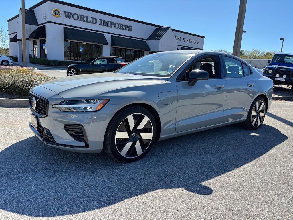 Certified 2024 Volvo S60 Recharge Plug-IN Hybrid Core Dark Theme - NEW $55,345.00