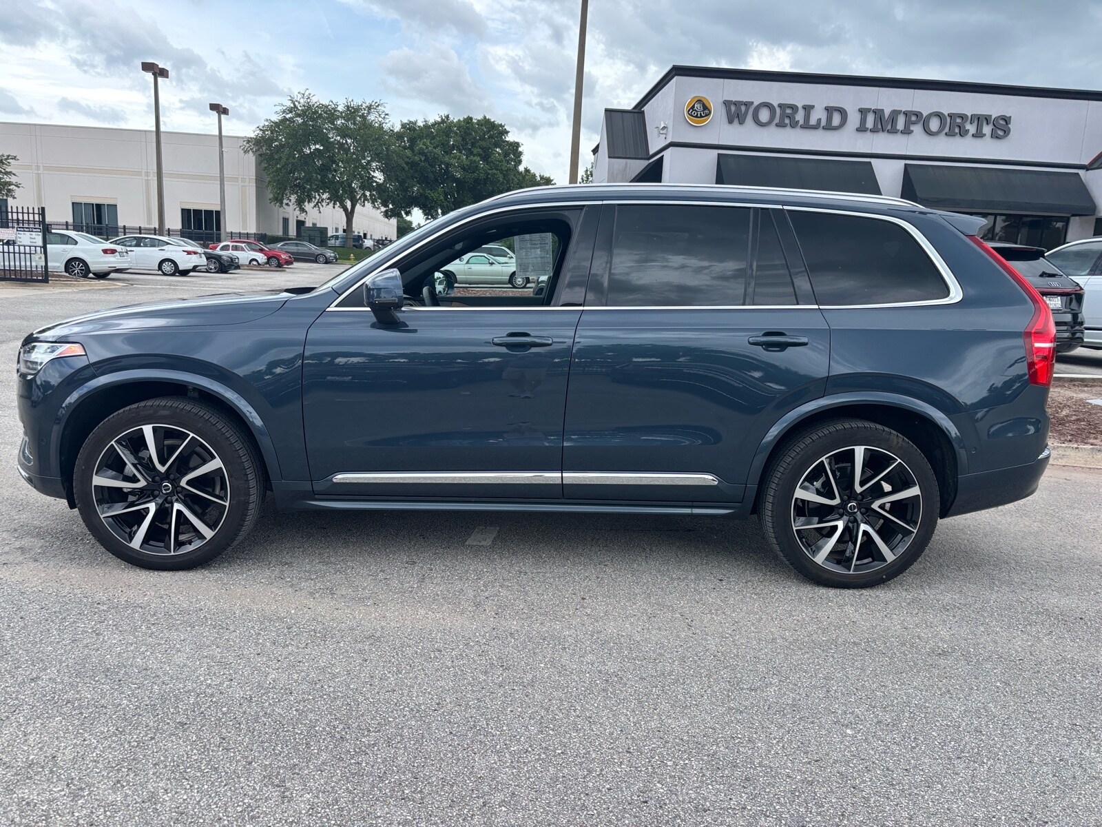 2024 Volvo XC90 Plus photo 2