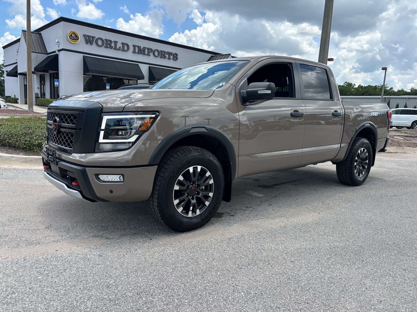 2023 Nissan Titan PRO-4X photo 3