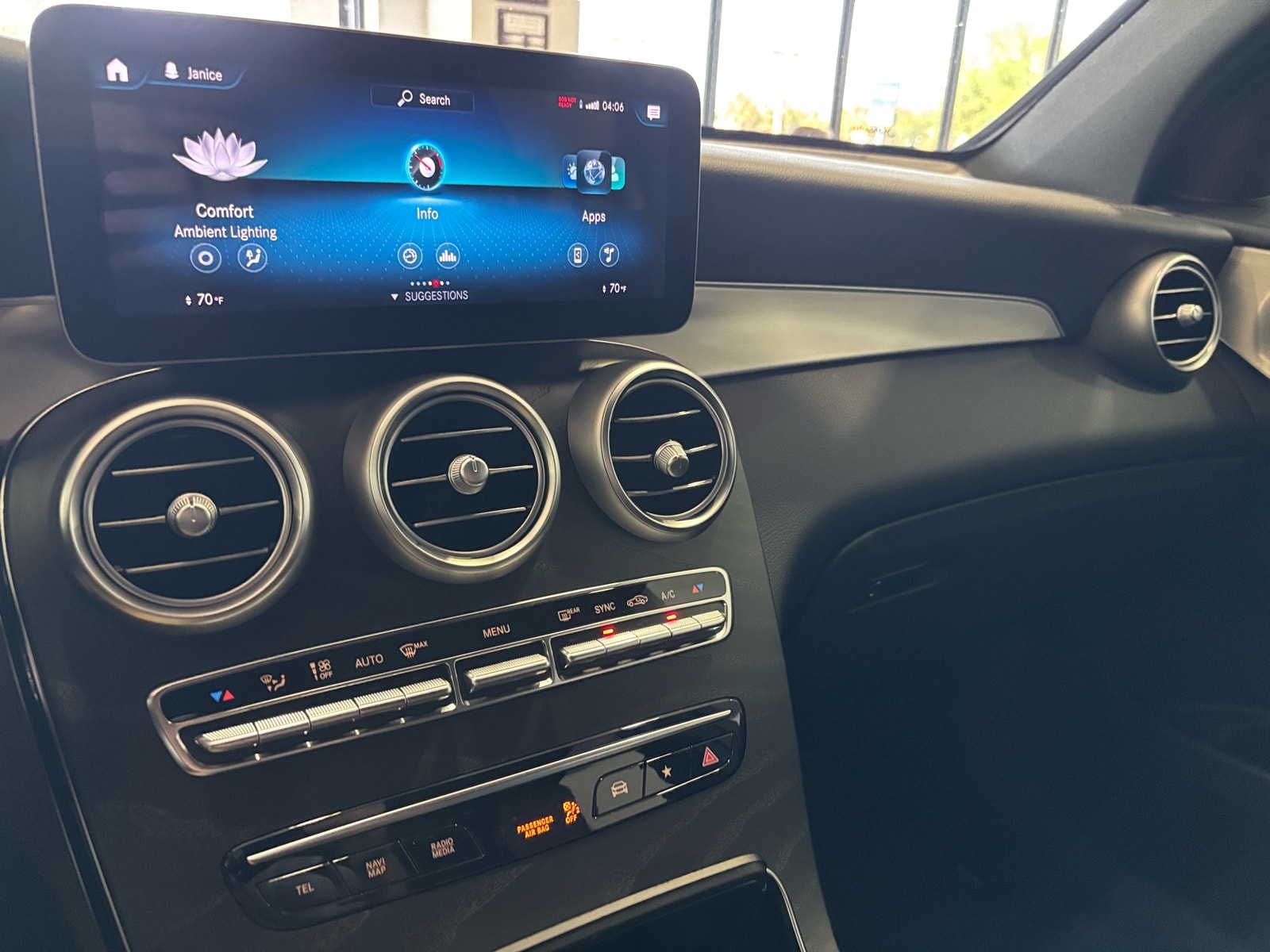 2022 Mercedes-Benz GLC GLC300 - Photo 37