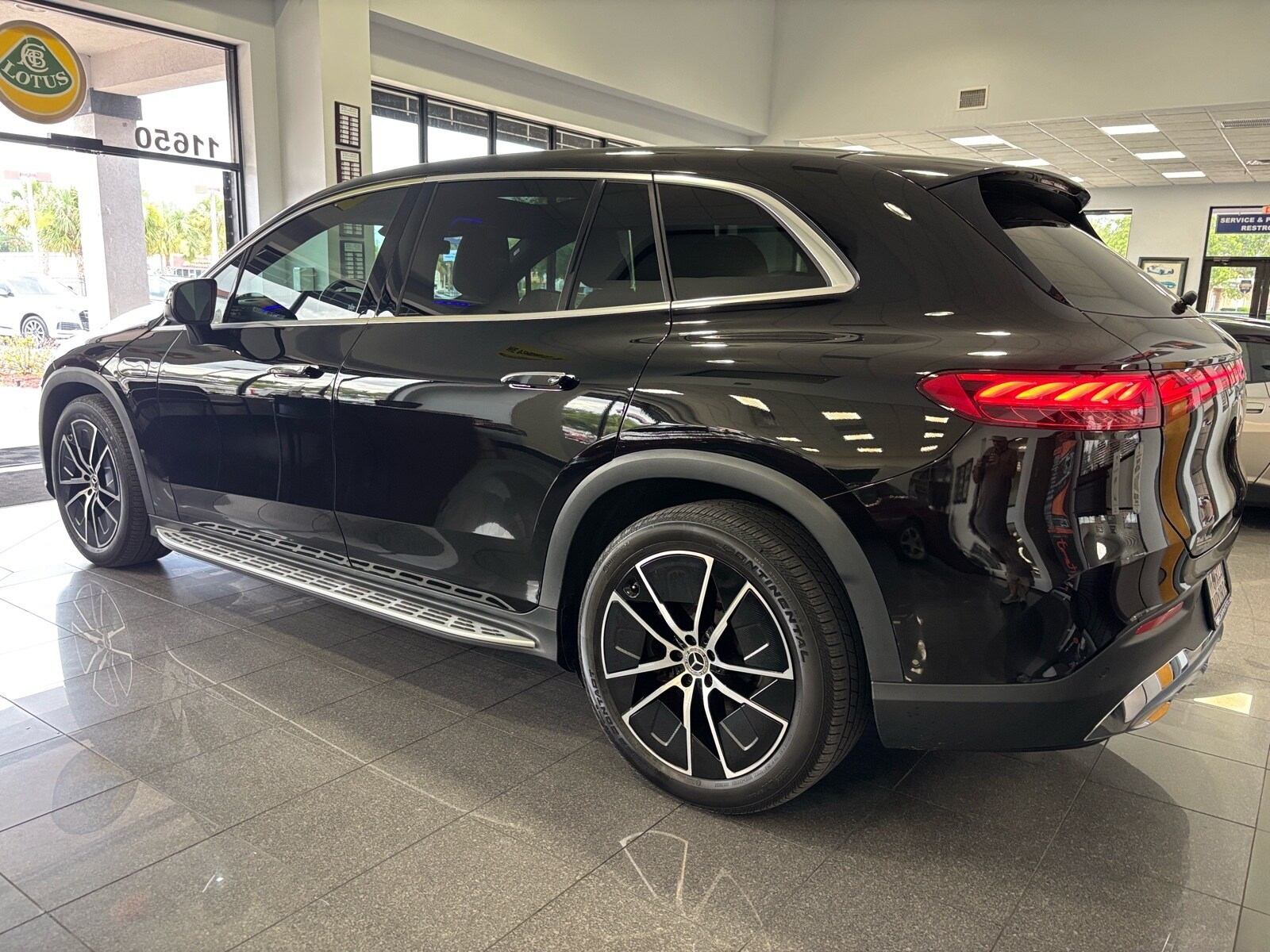 2023 Mercedes Benz EQS SUV 450 photo 3