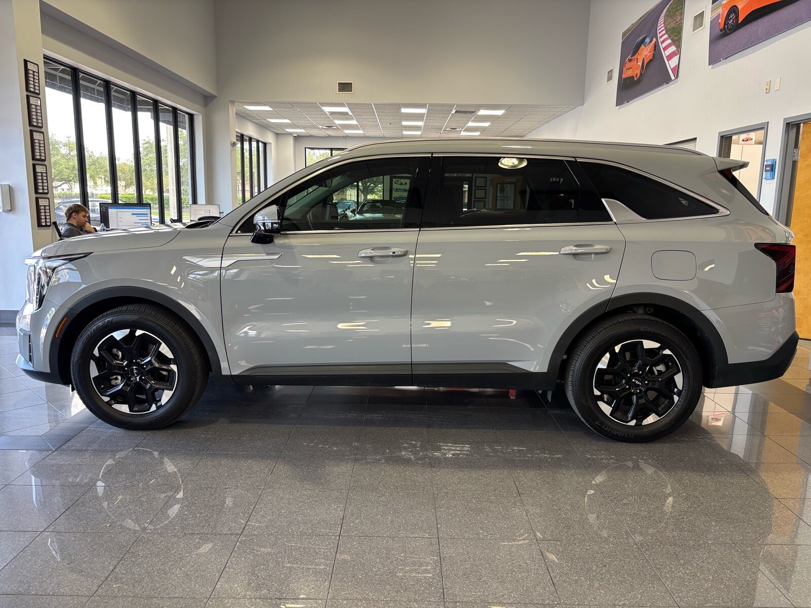 2024 Kia Sorento S photo 2
