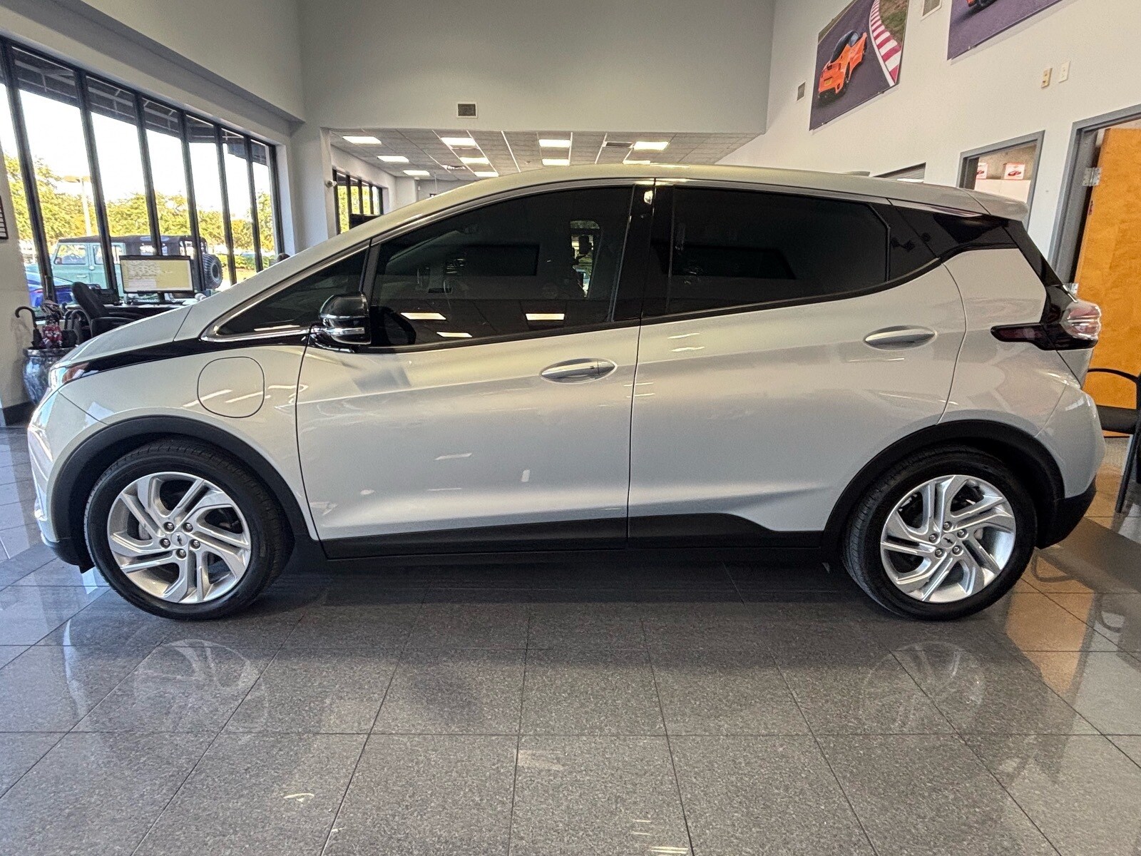 2022 Chevrolet Bolt EV 1LT photo 2