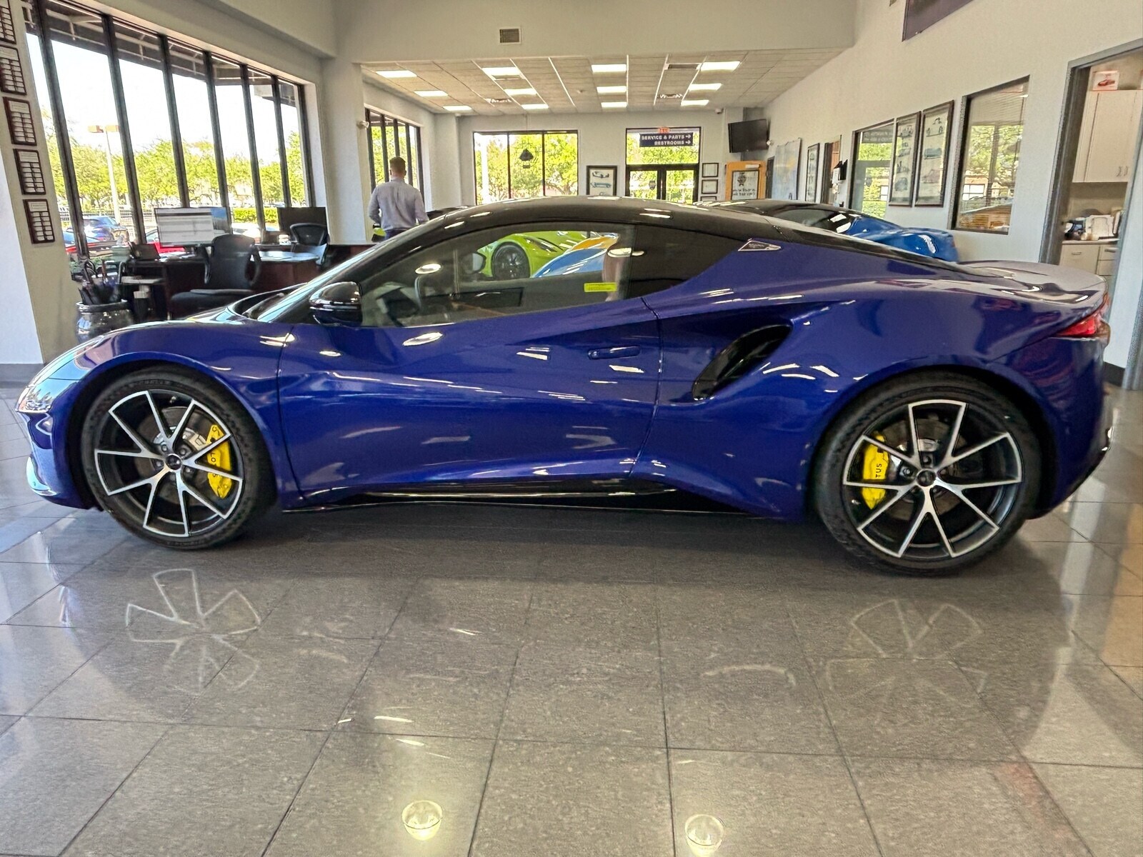 2025 Lotus Emira photo 2