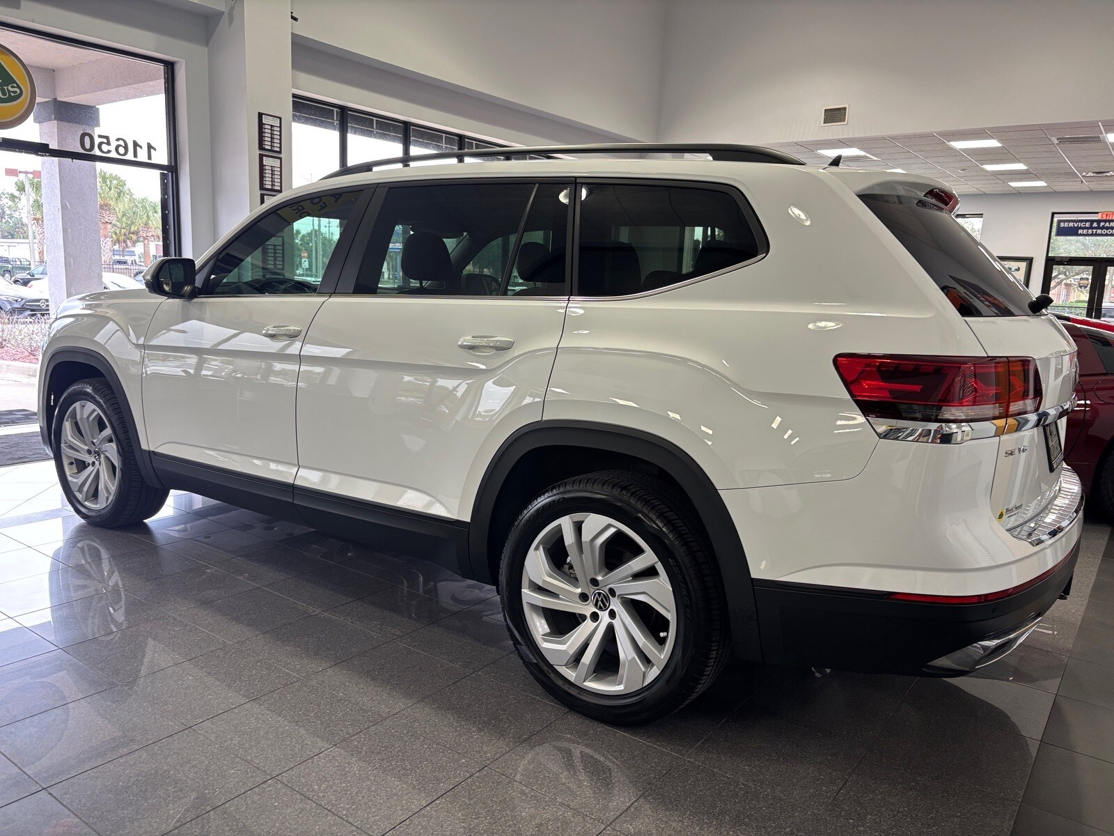 2023 Volkswagen Atlas V6 SE Technology photo 2