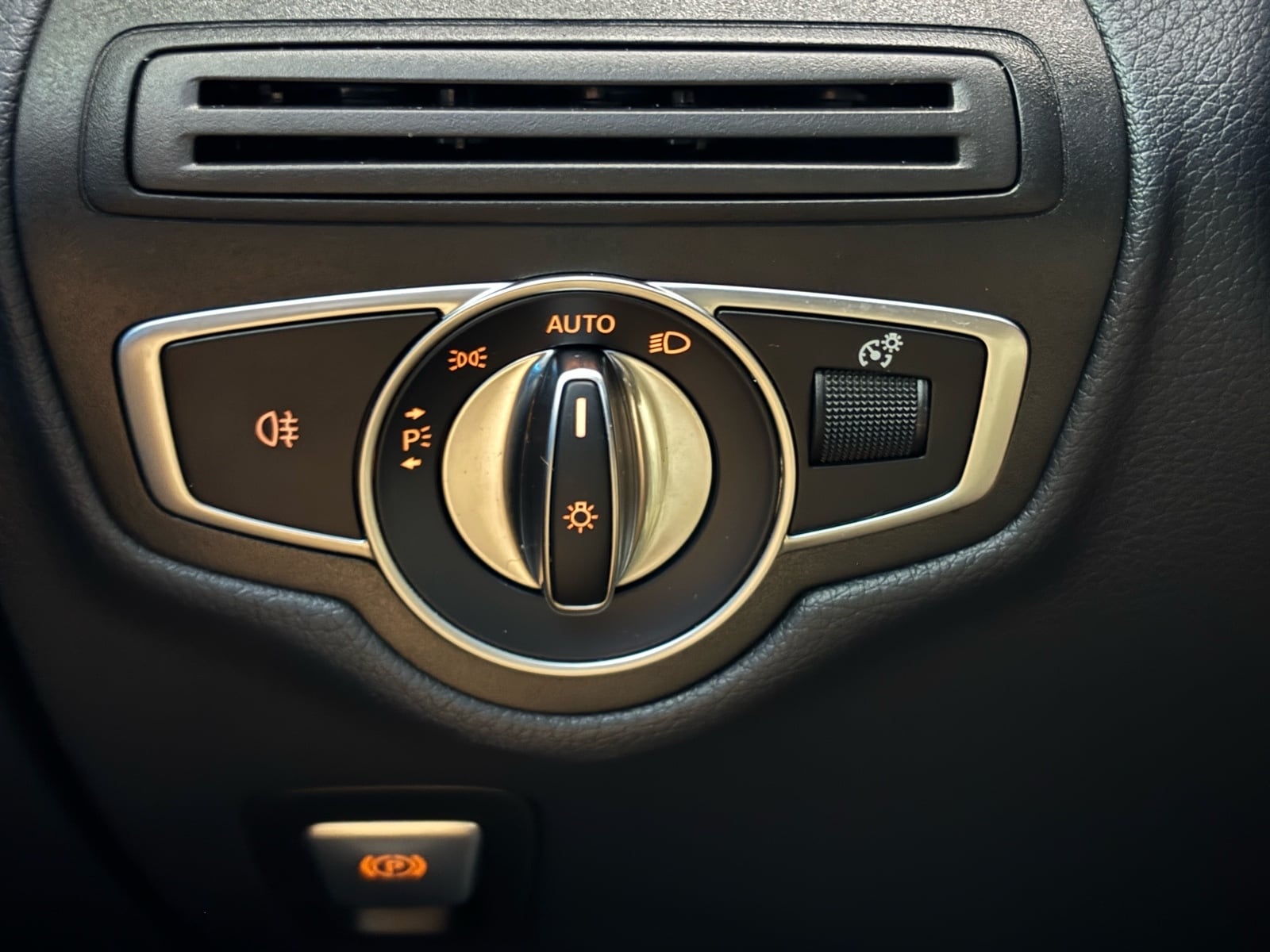 2022 Mercedes-Benz GLC GLC300 - Photo 47