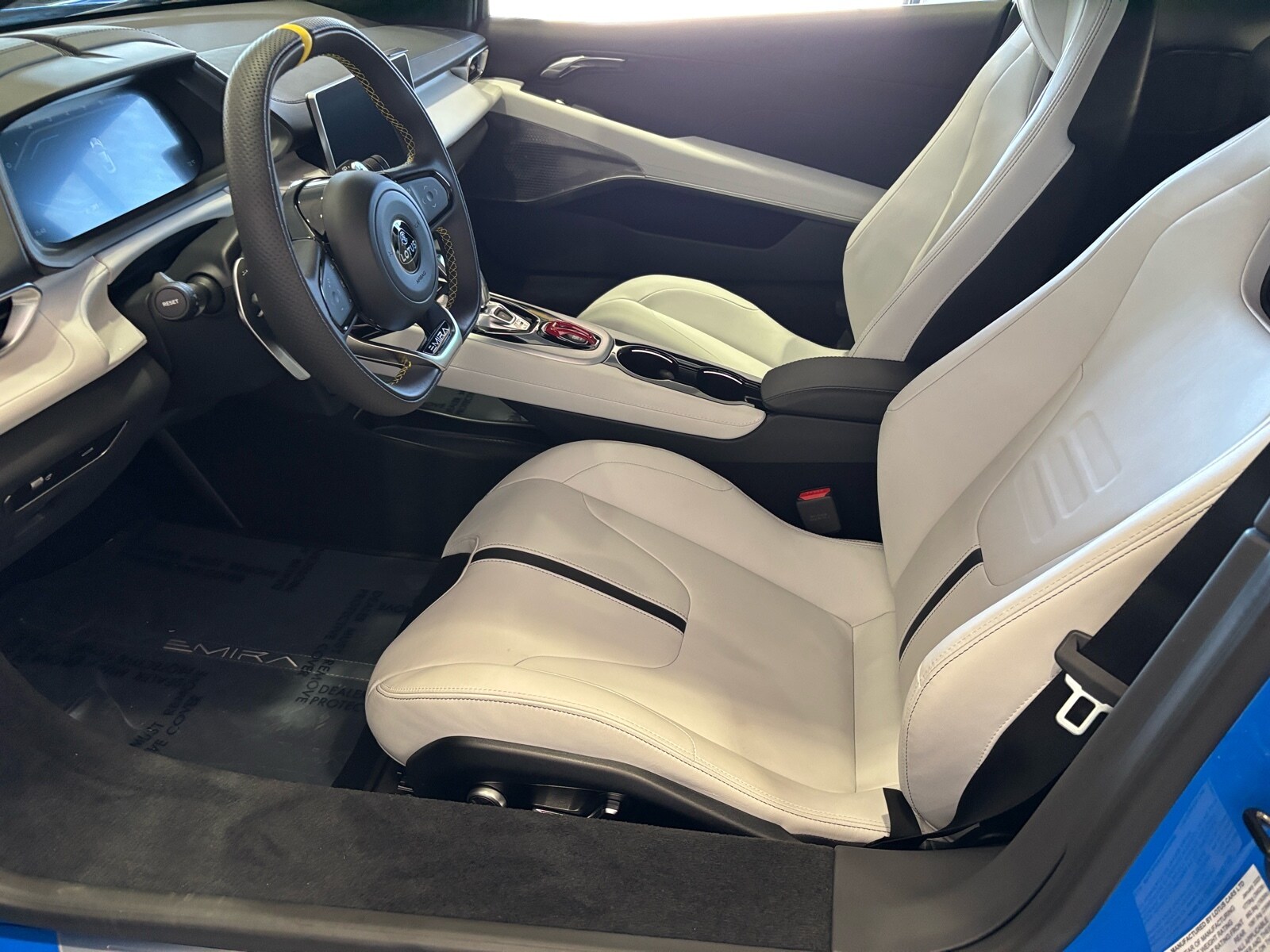 2025 Lotus Emira photo 4