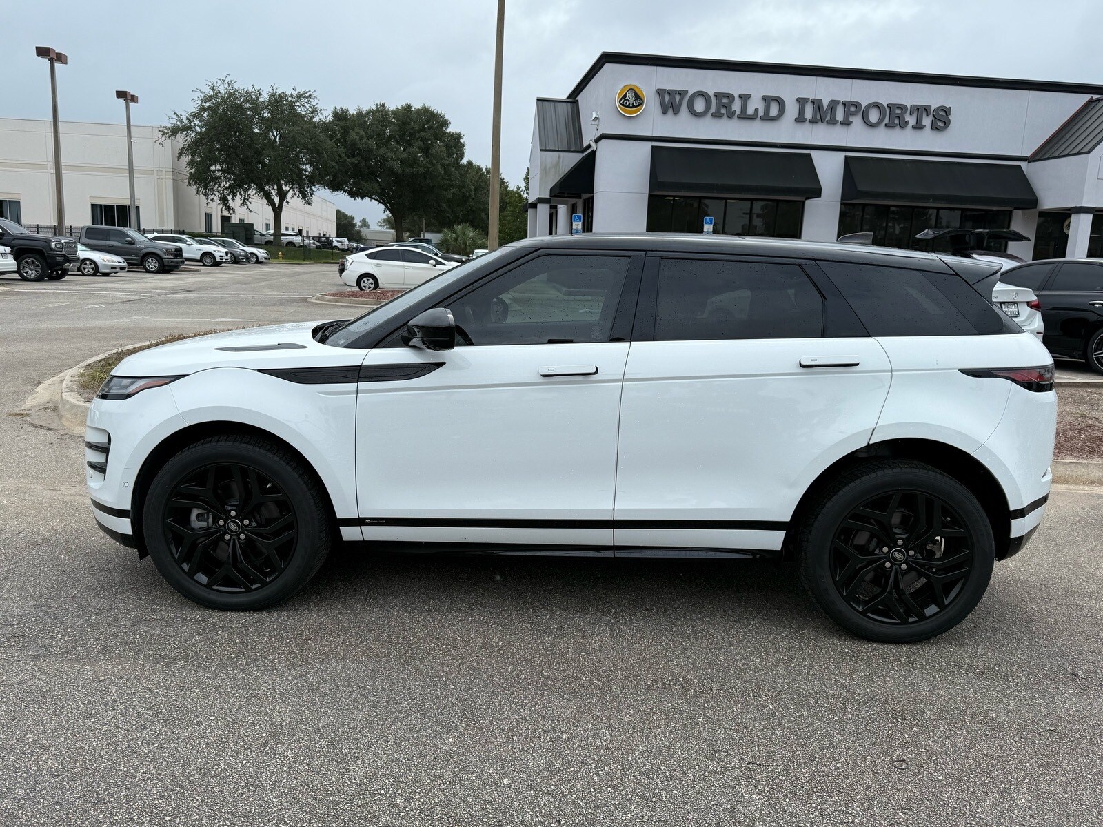 2021 Land Rover Range Rover Evoque R-Dynamic SE photo 2
