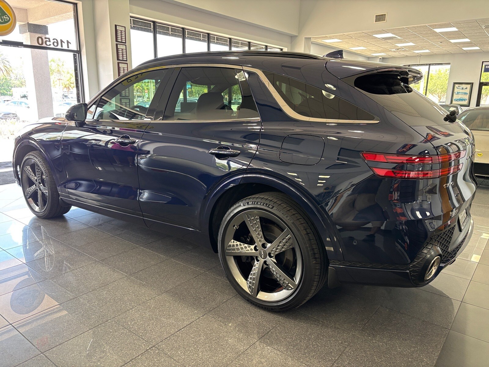 2024 Genesis GV70 2.5T photo 3