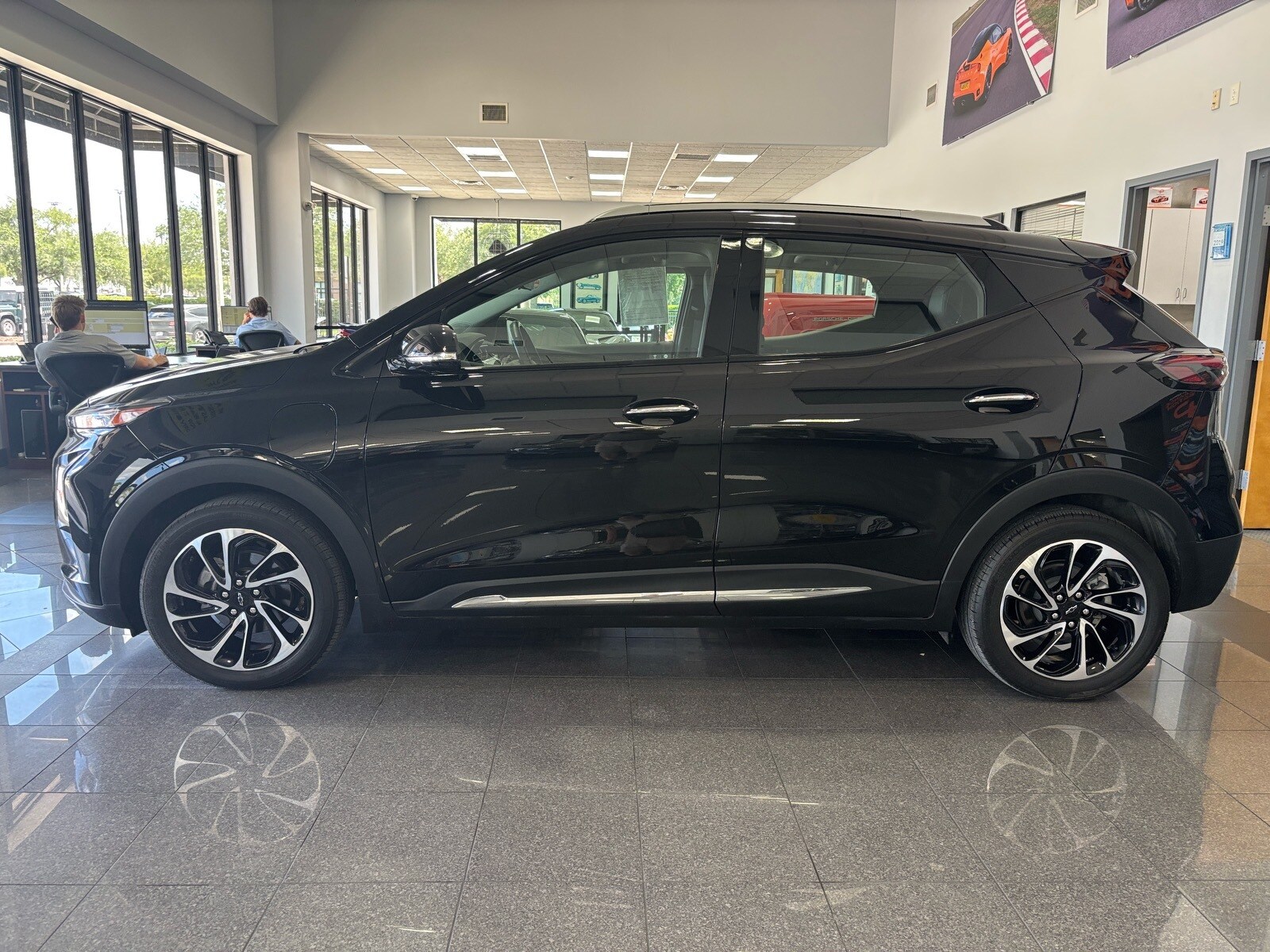 2022 Chevrolet Bolt EUV Premier photo 2