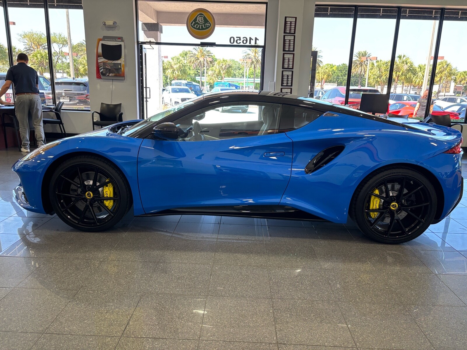 2025 Lotus Emira photo 2