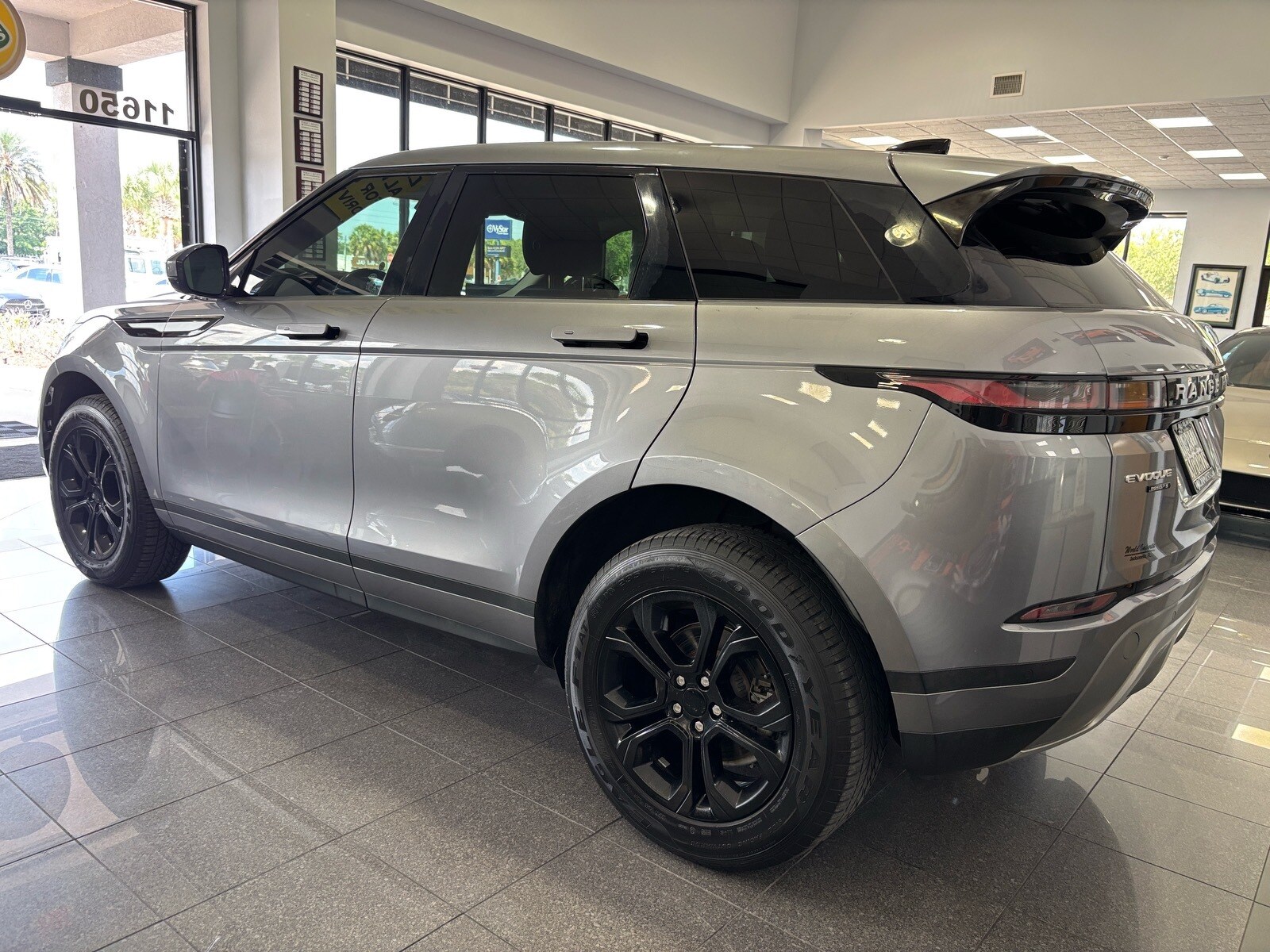 2020 Land Rover Range Rover Evoque S photo 3