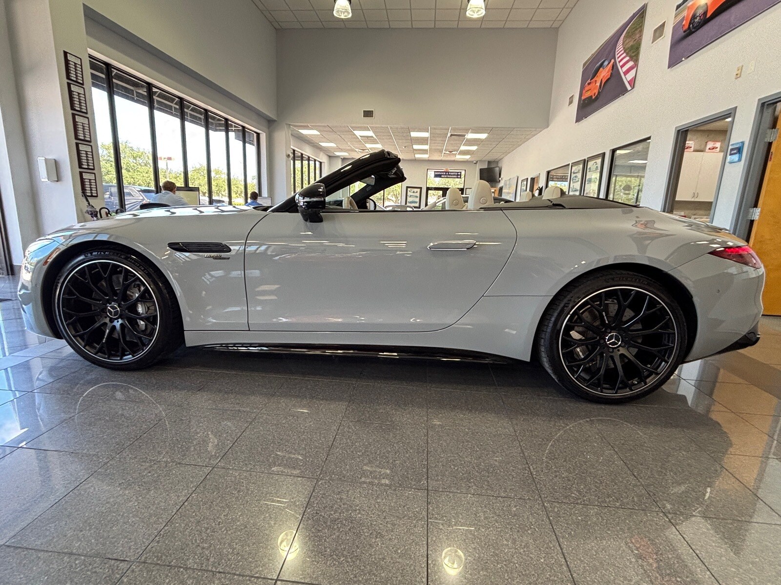 2023 Mercedes Benz SL 43 AMG photo 2