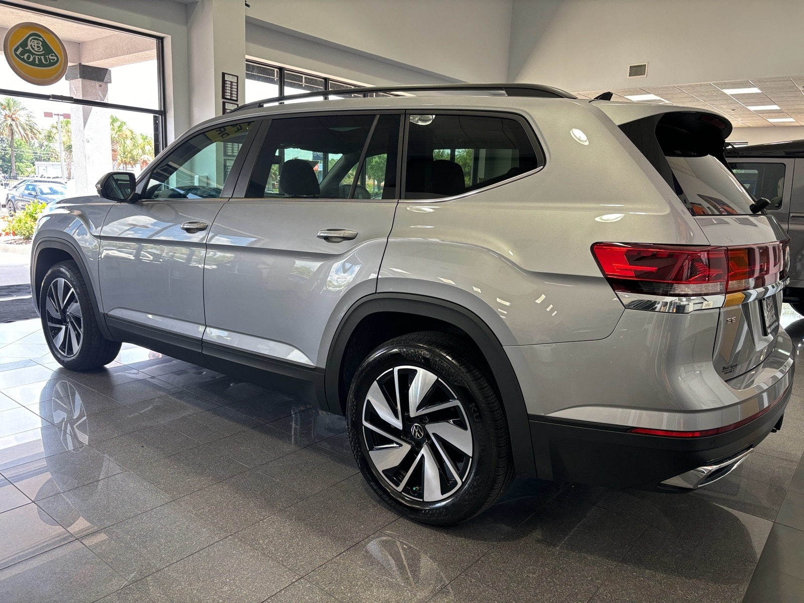 Certified 2024 Volkswagen Atlas SE w/Tech with VIN 1V2JR2CA3RC502540 for sale in Jacksonville, FL