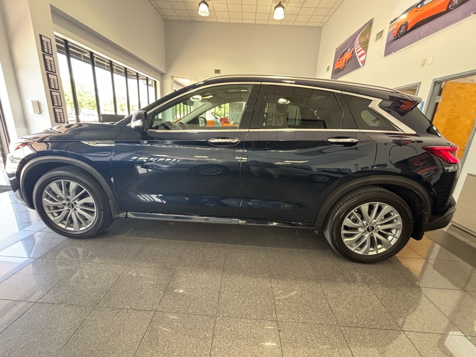 2023 Infiniti QX50 Luxe photo 2