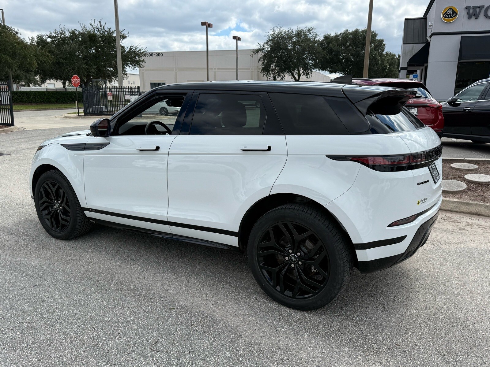 2021 Land Rover Range Rover Evoque R-Dynamic SE photo 2