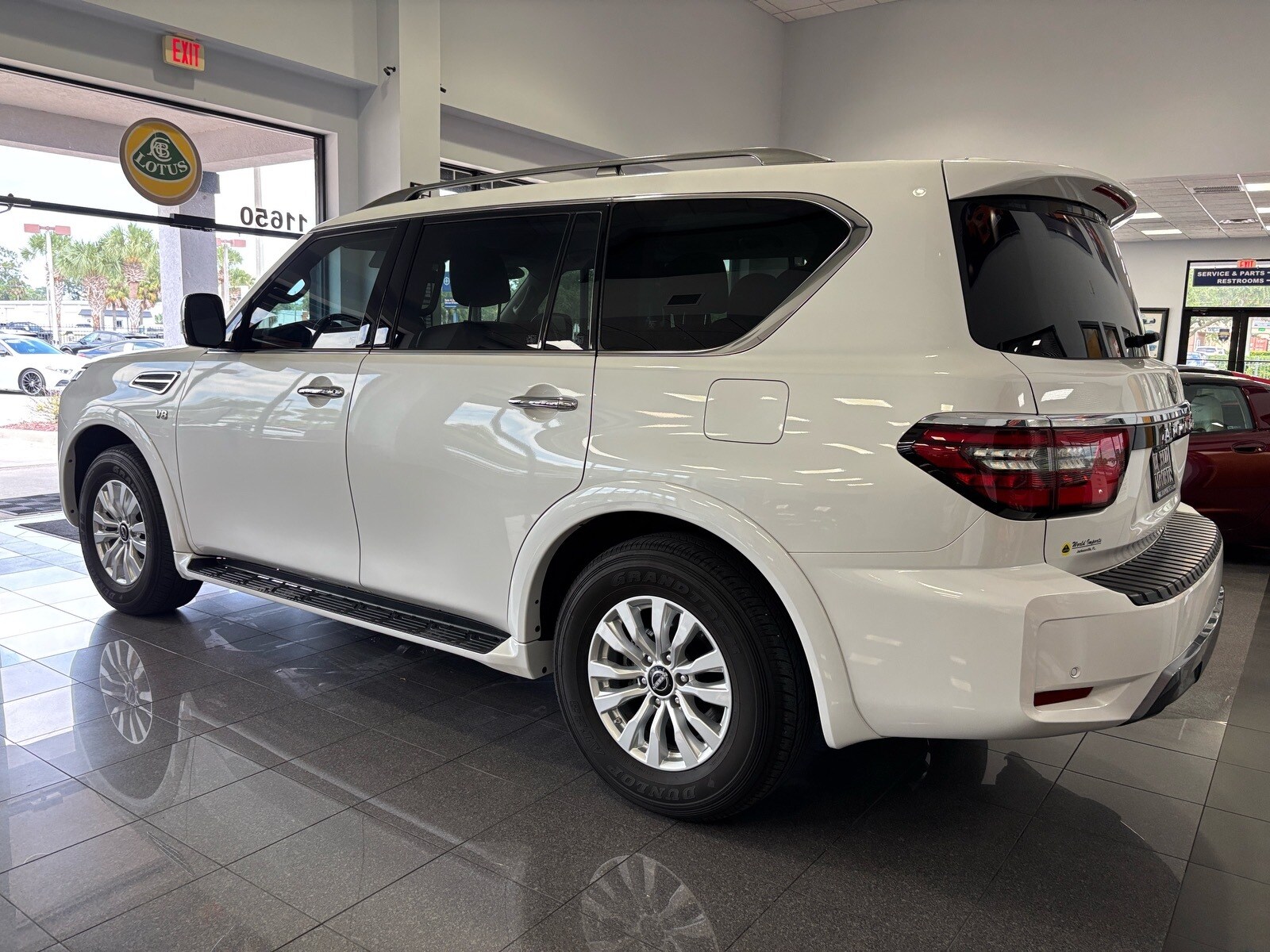 2022 Nissan Armada SV photo 3