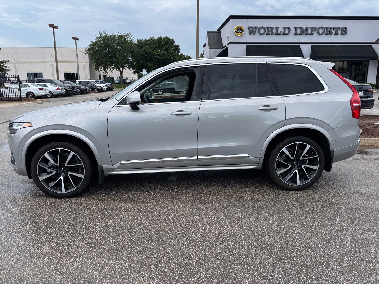 2023 Volvo XC90 Plus photo 2