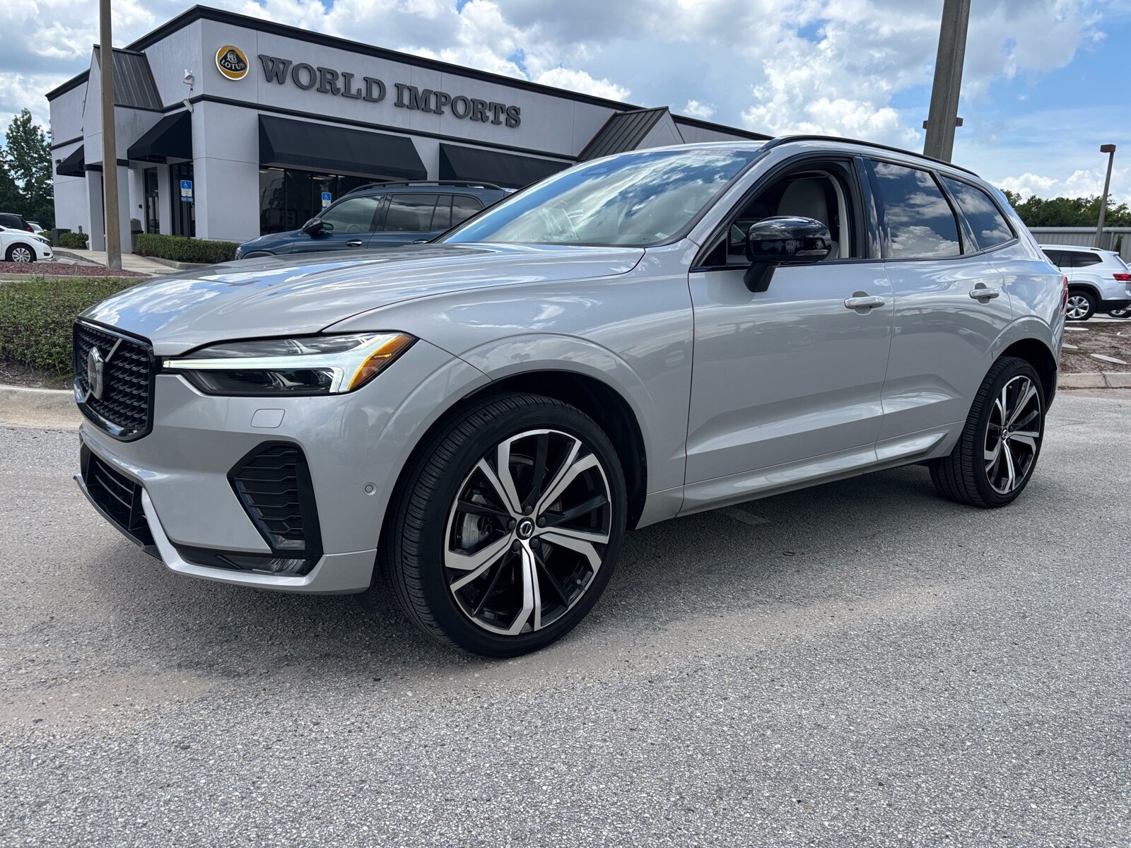 2023 Volvo XC60 Ultimate photo 4