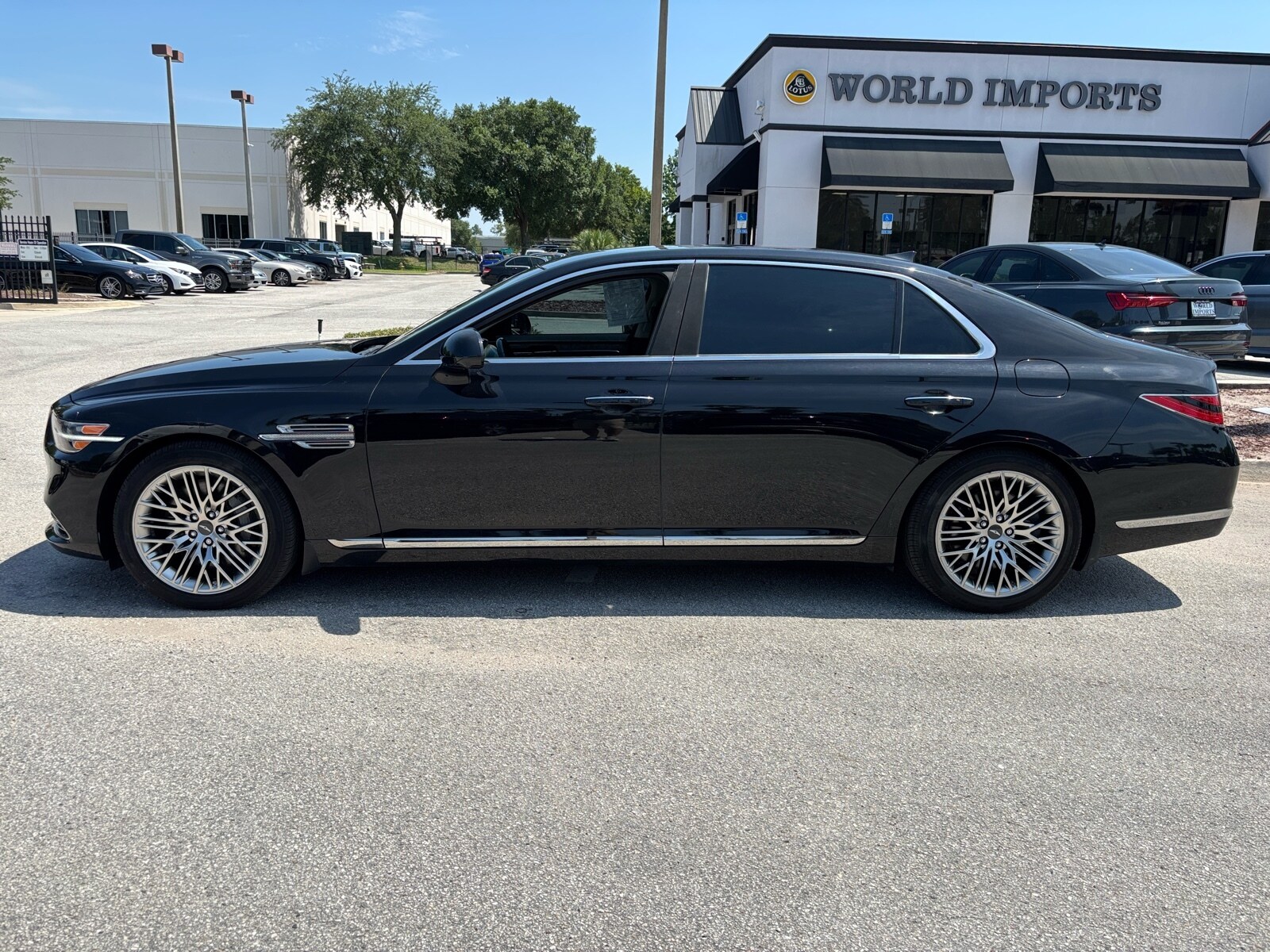 2021 Genesis G90 5.0L Ultimate photo 2