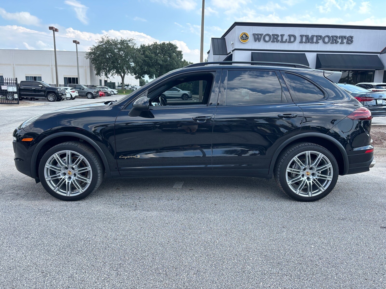 2017 Porsche Cayenne S photo 2