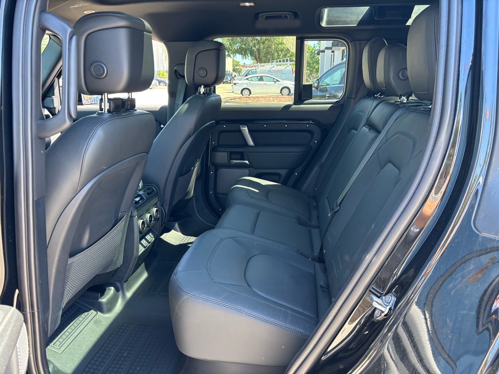 2024 Land Rover Defender V8 - Photo 9