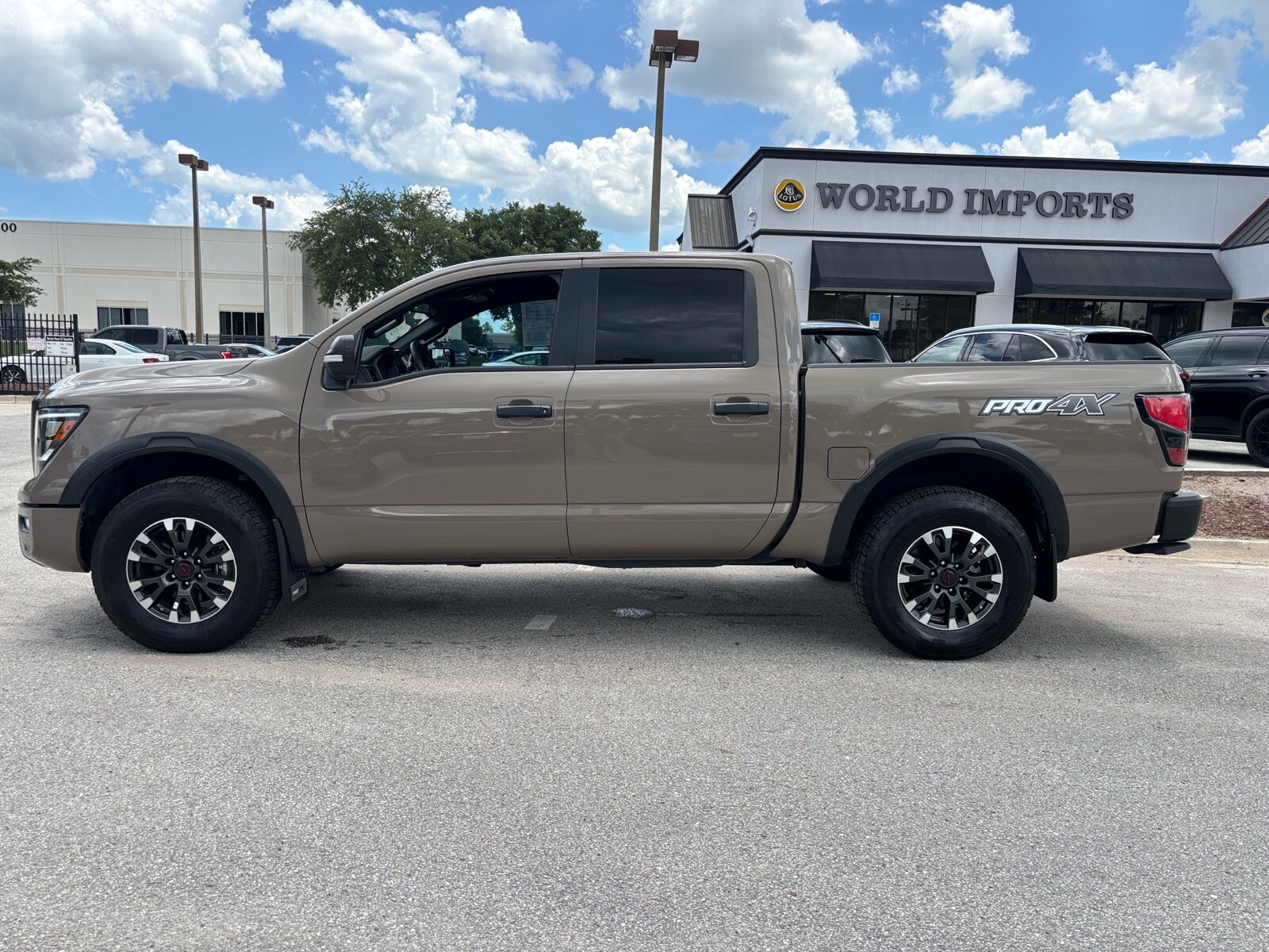 2023 Nissan Titan PRO-4X photo 4
