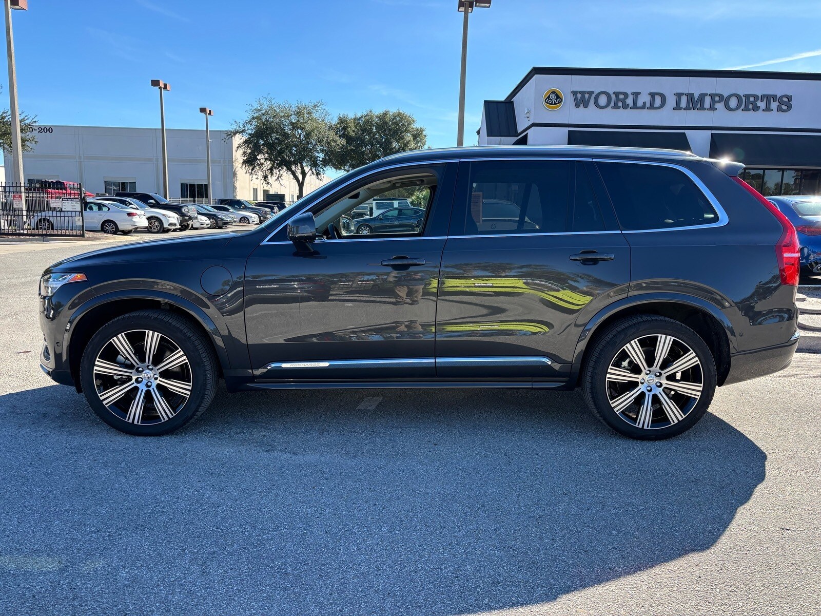 2024 Volvo XC90 T8 Plus photo 2
