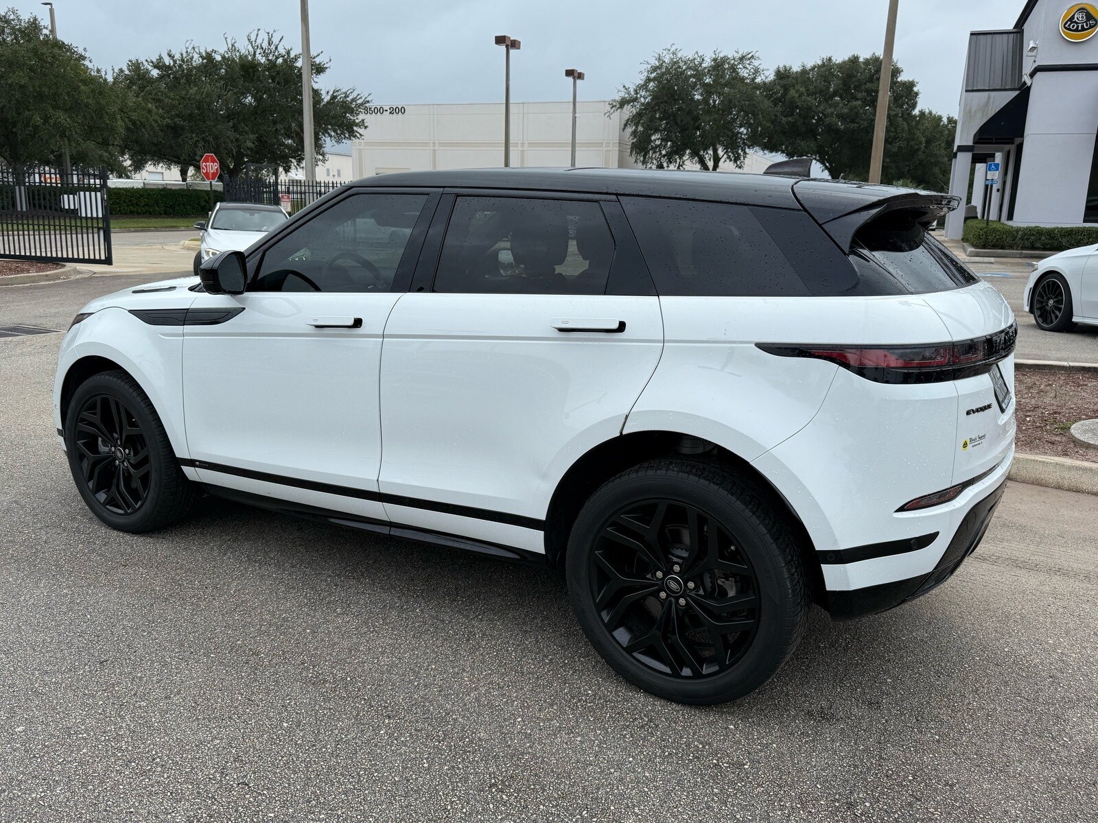 2021 Land Rover Range Rover Evoque R-Dynamic SE photo 3