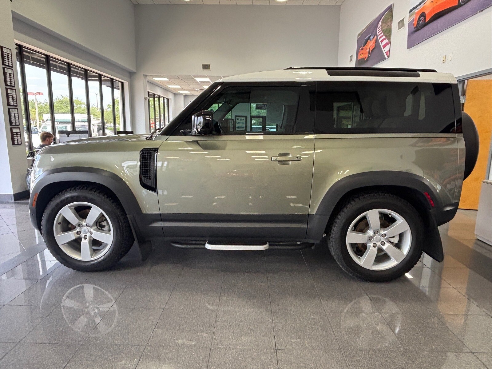 2023 Land Rover Defender S photo 2