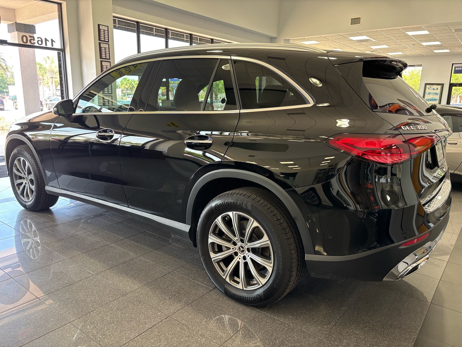 2024 Mercedes Benz GLC 300 photo 3