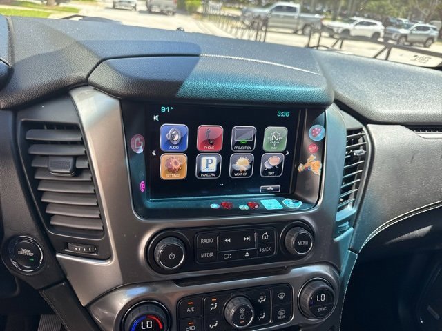 2016 Chevrolet Suburban LT photo 4