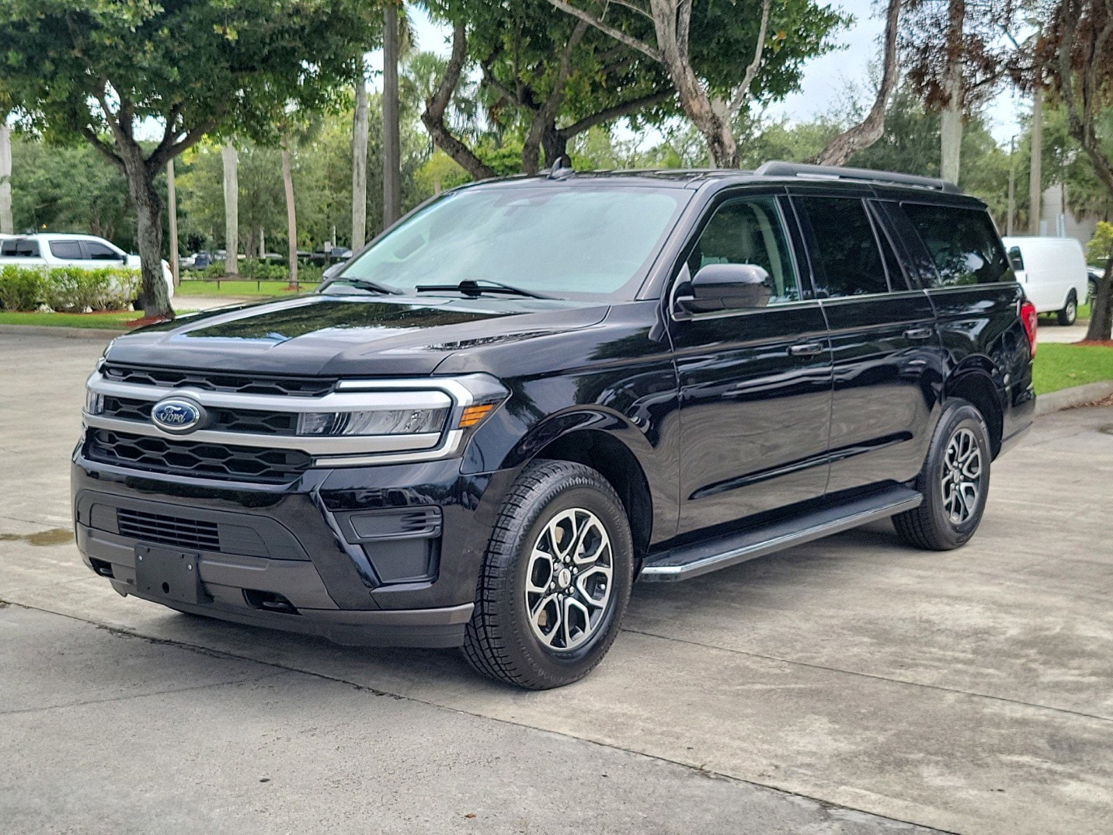 Used 2022 Ford Expedition XLT with VIN 1FMJK1JT5NEA38424 for sale in Coconut Creek, FL