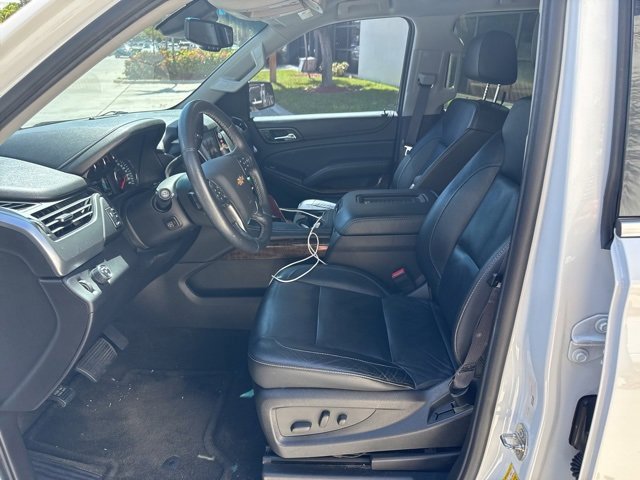 2016 Chevrolet Suburban LT photo 3