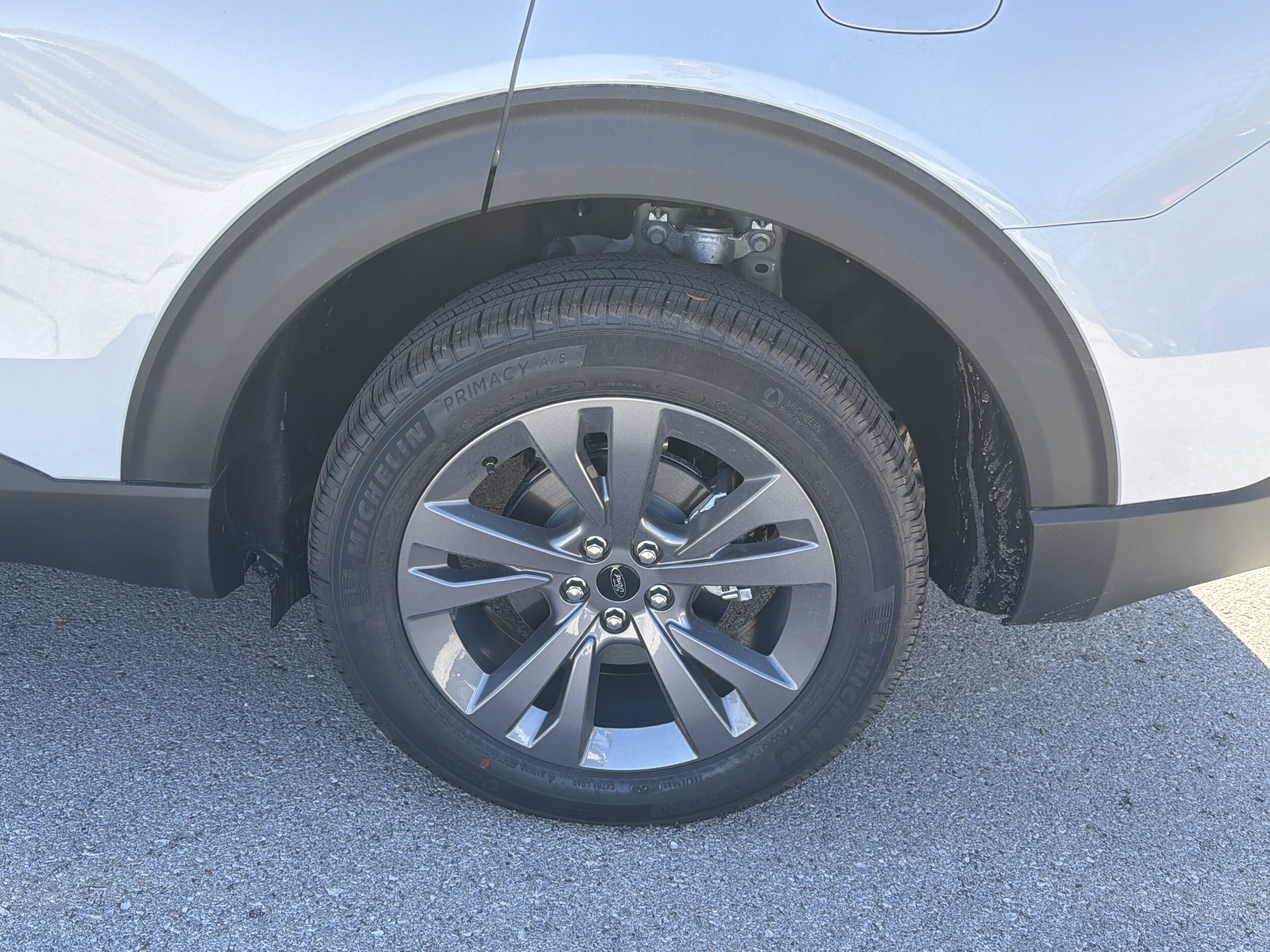 2025 Ford Explorer photo 4