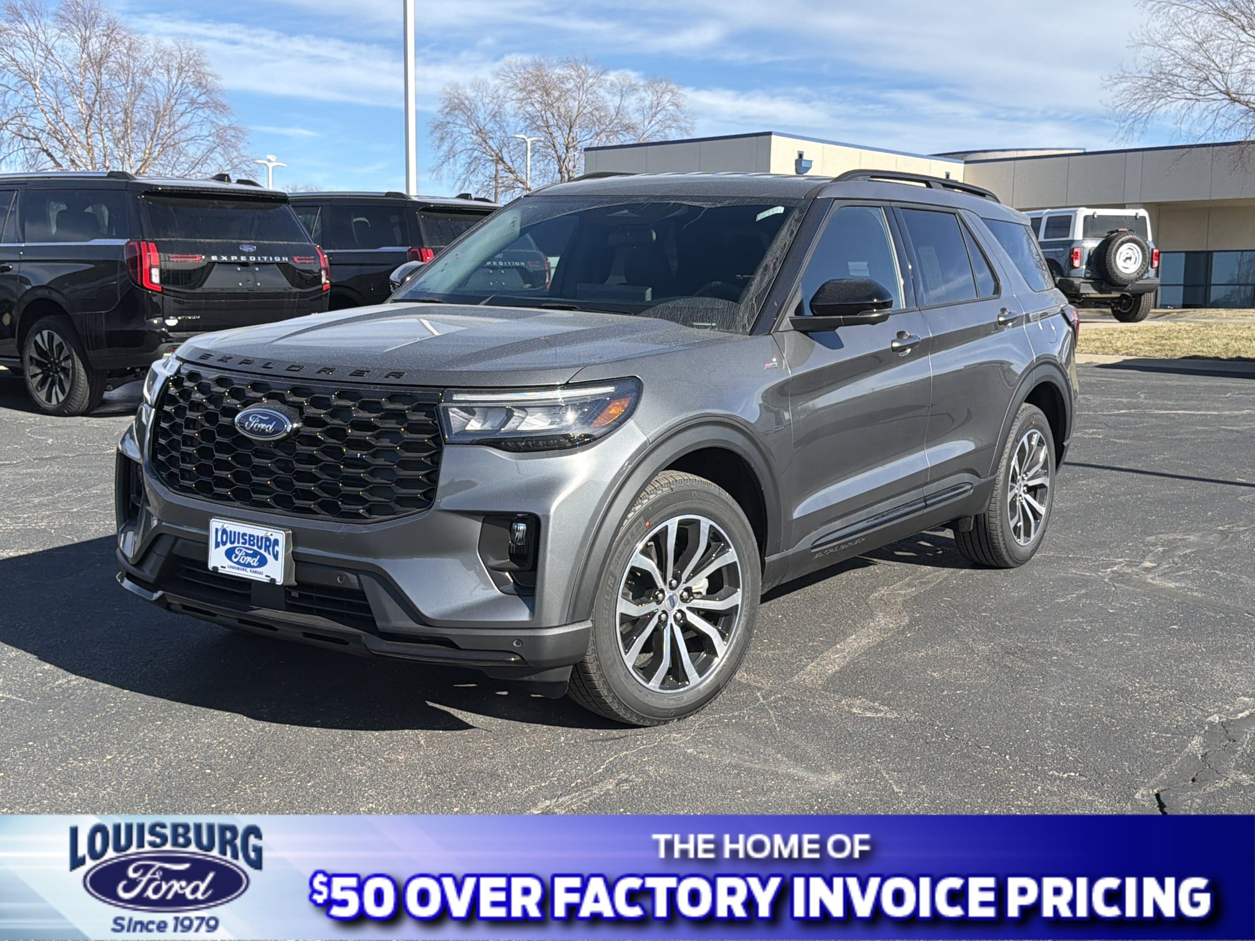 2026 Ford Explorer ST-LINE's photo