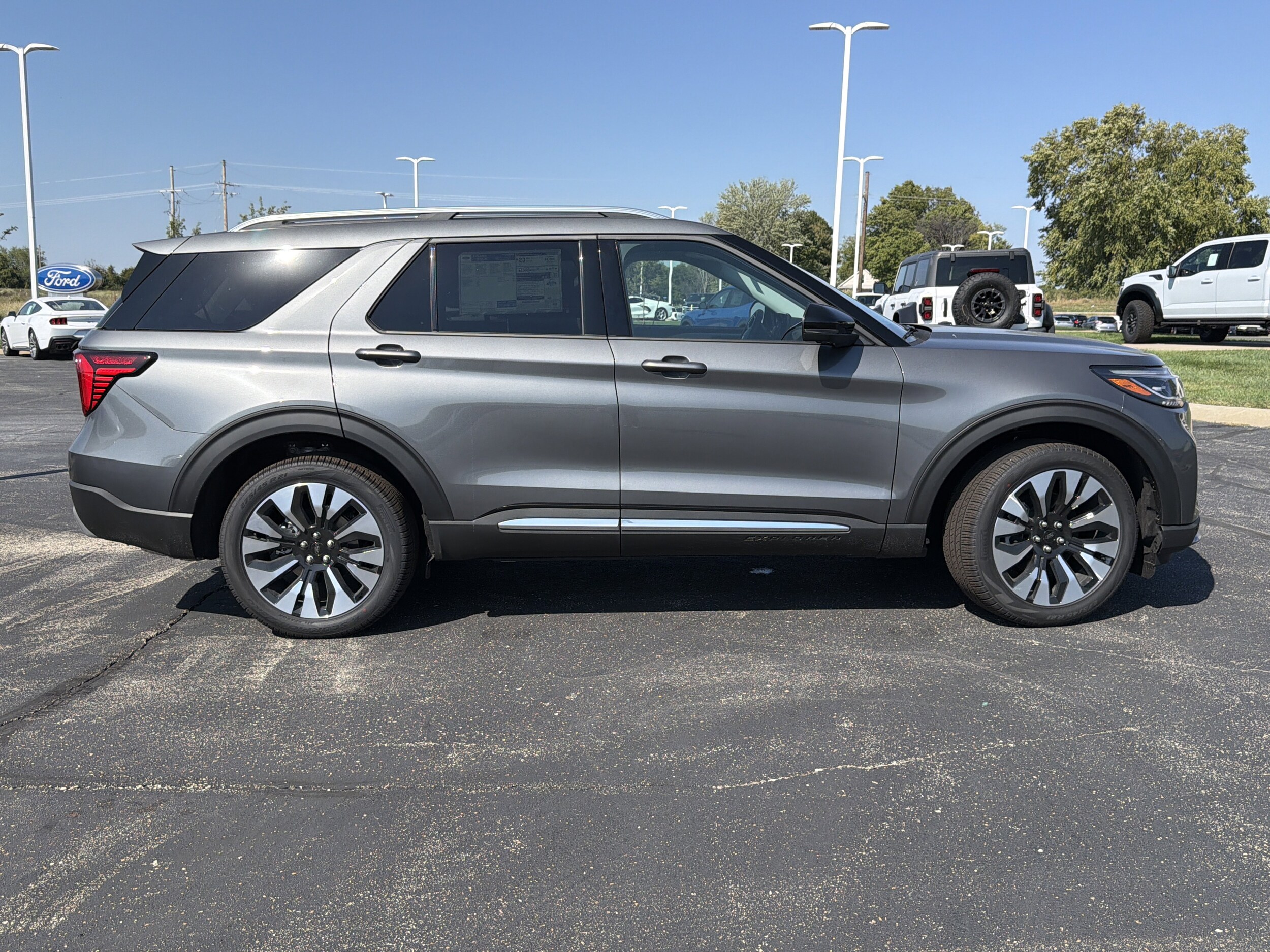 2025 Ford Explorer Platinum photo 2
