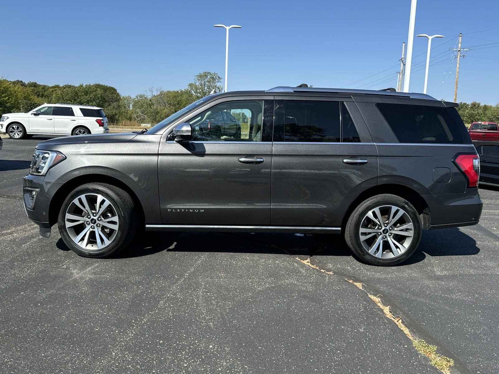 Used 2020 Ford Expedition Platinum with VIN 1FMJU1MT3LEA86281 for sale in Louisburg, KS