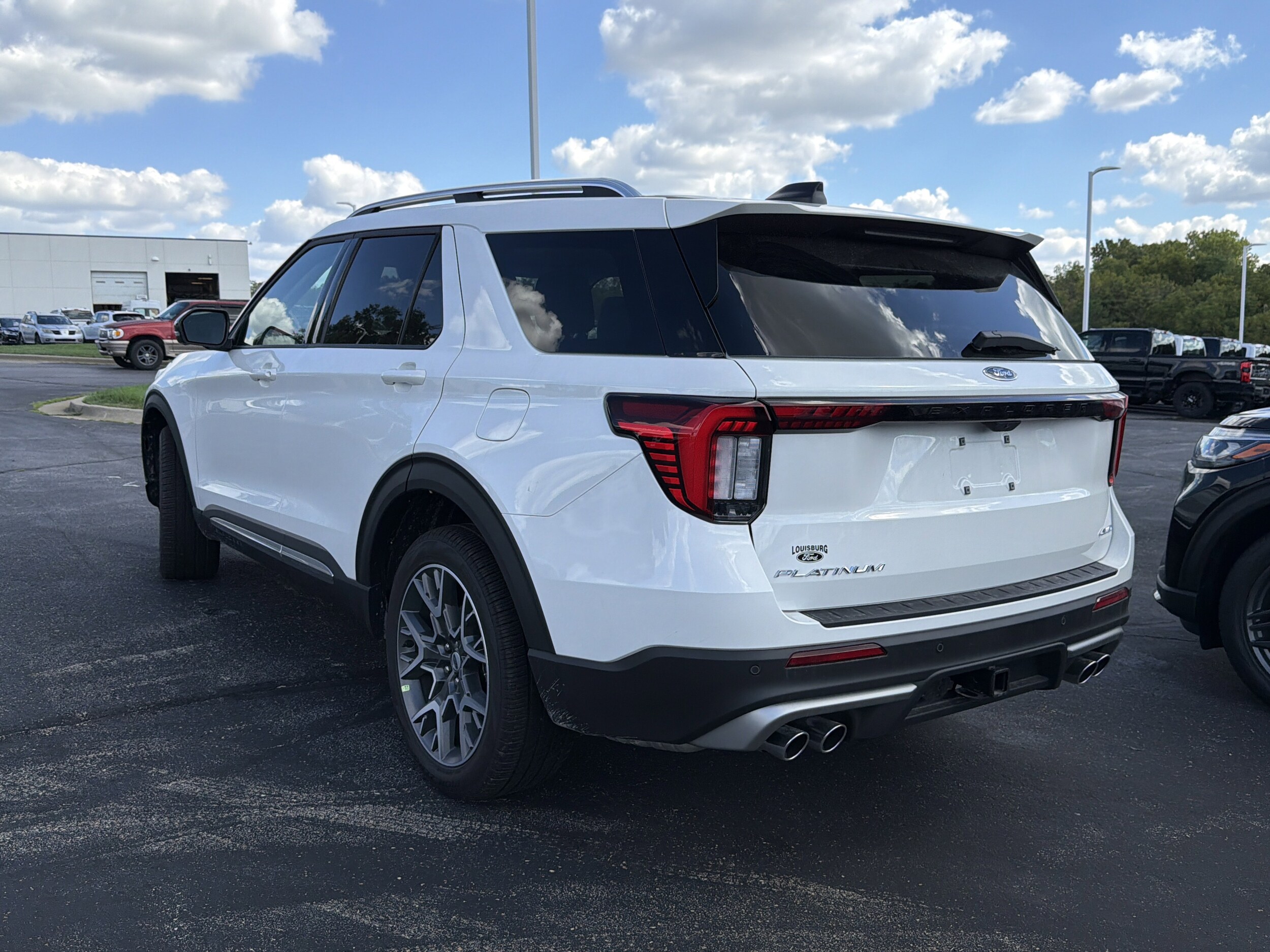 2025 Ford Explorer Platinum photo 3