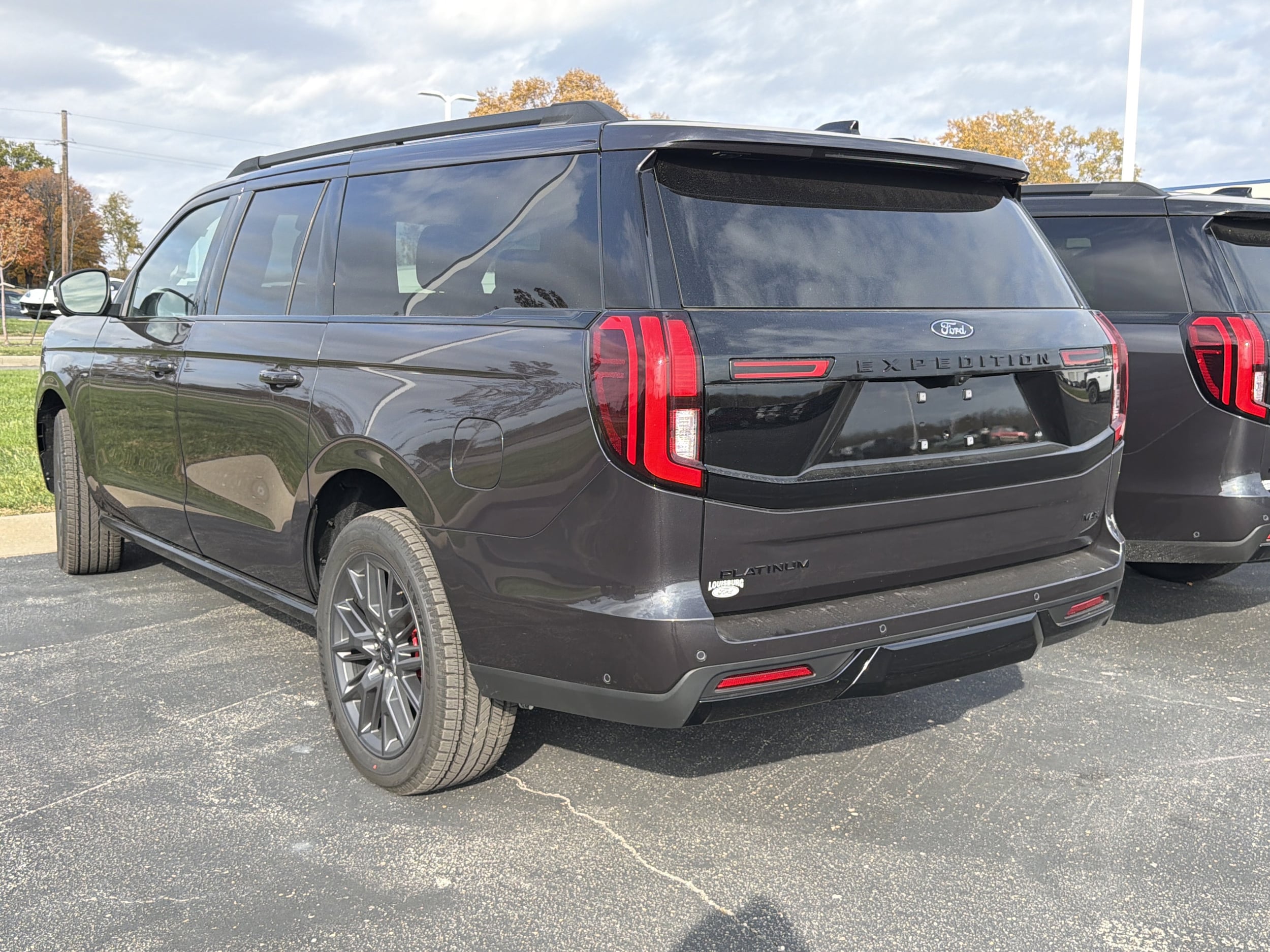 2025 Ford Expedition Platinum MAX photo 2