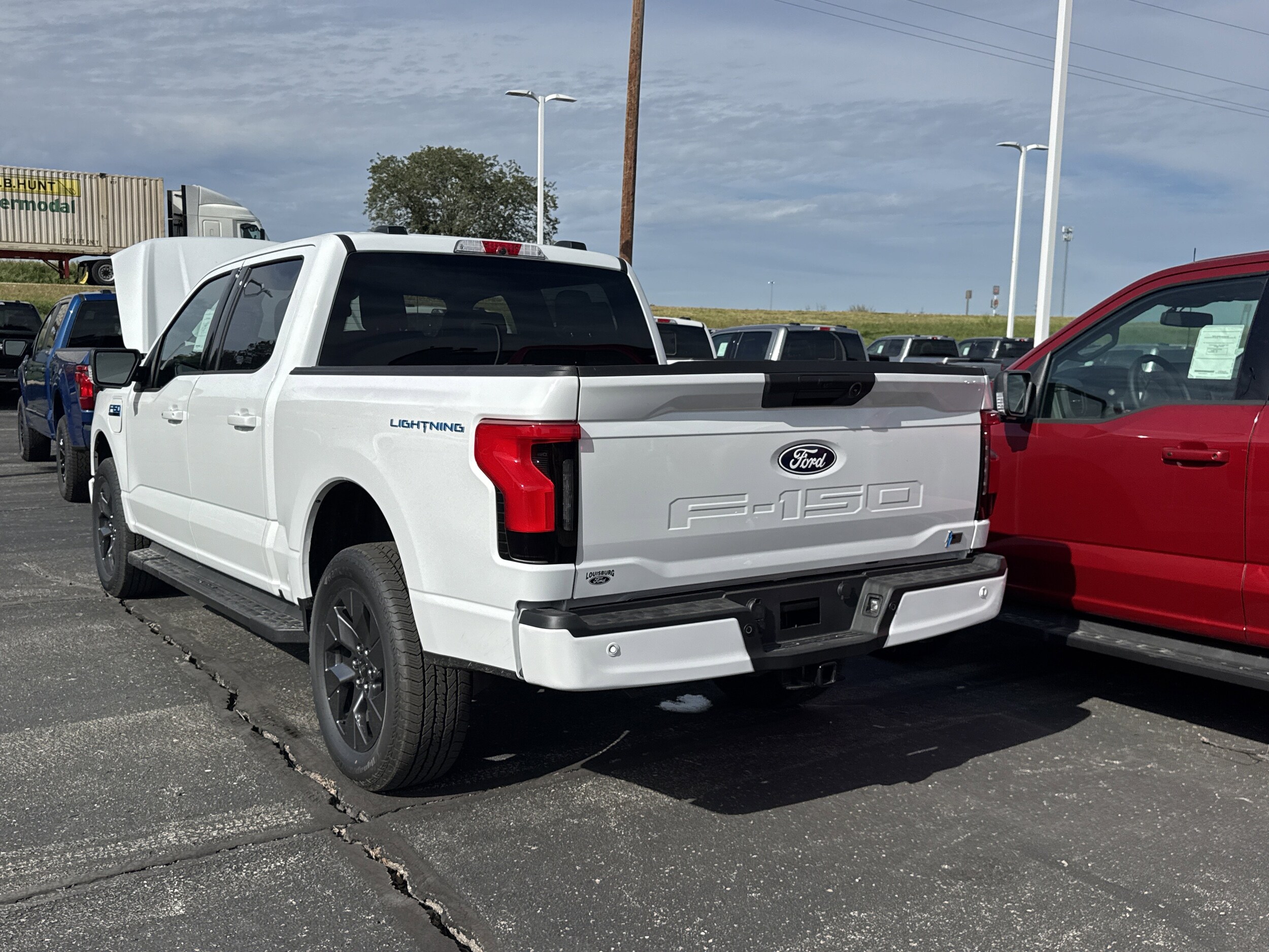 2025 Ford F-150 Lightning photo 3
