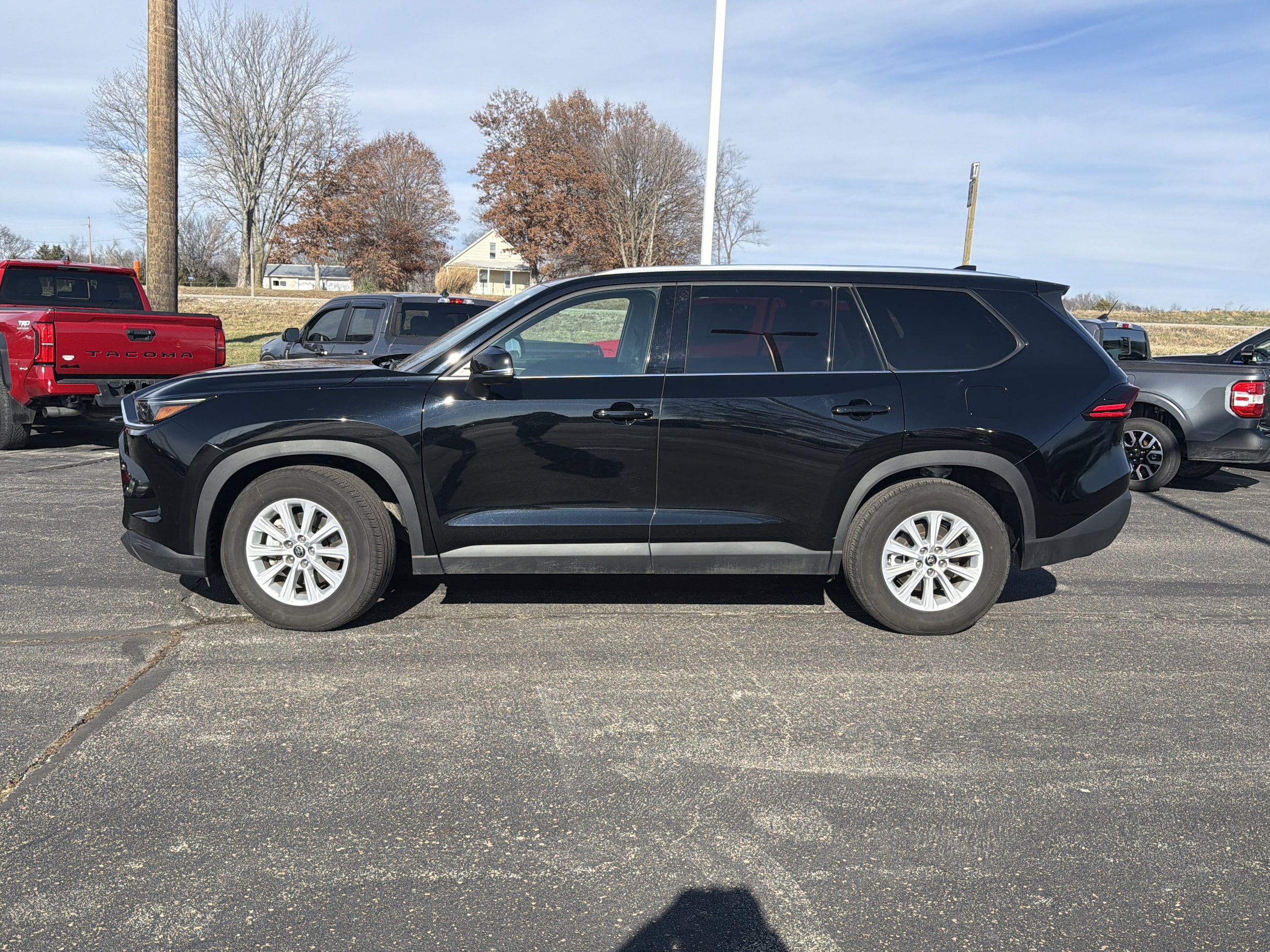 Used 2025 Toyota Grand Highlander LE with VIN 5TDAAAB59SS082486 for sale in Kansas City