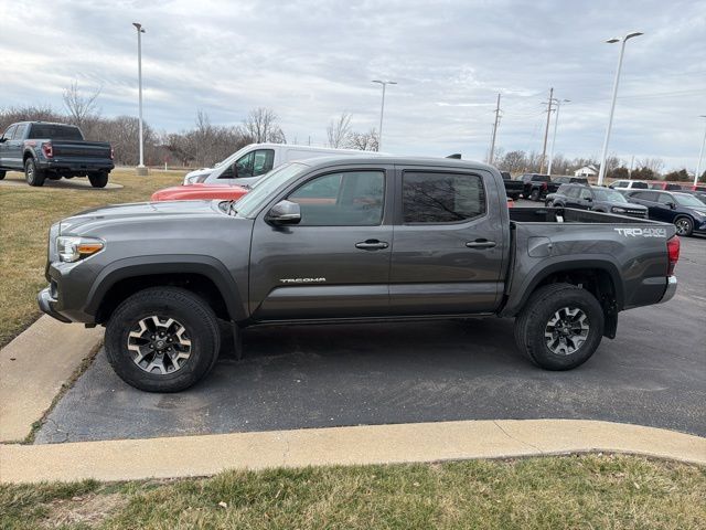 Used 2019 Toyota Tacoma TRD Off Road with VIN 3TMCZ5ANXKM225374 for sale in Kansas City