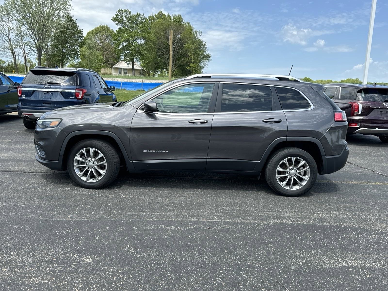 Certified 2019 Jeep Cherokee Latitude Plus with VIN 1C4PJLLB6KD290041 for sale in Kansas City