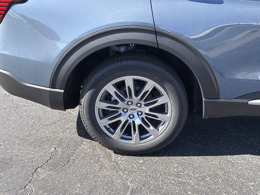 New 2025 Ford Explorer Active 4x4 SUV