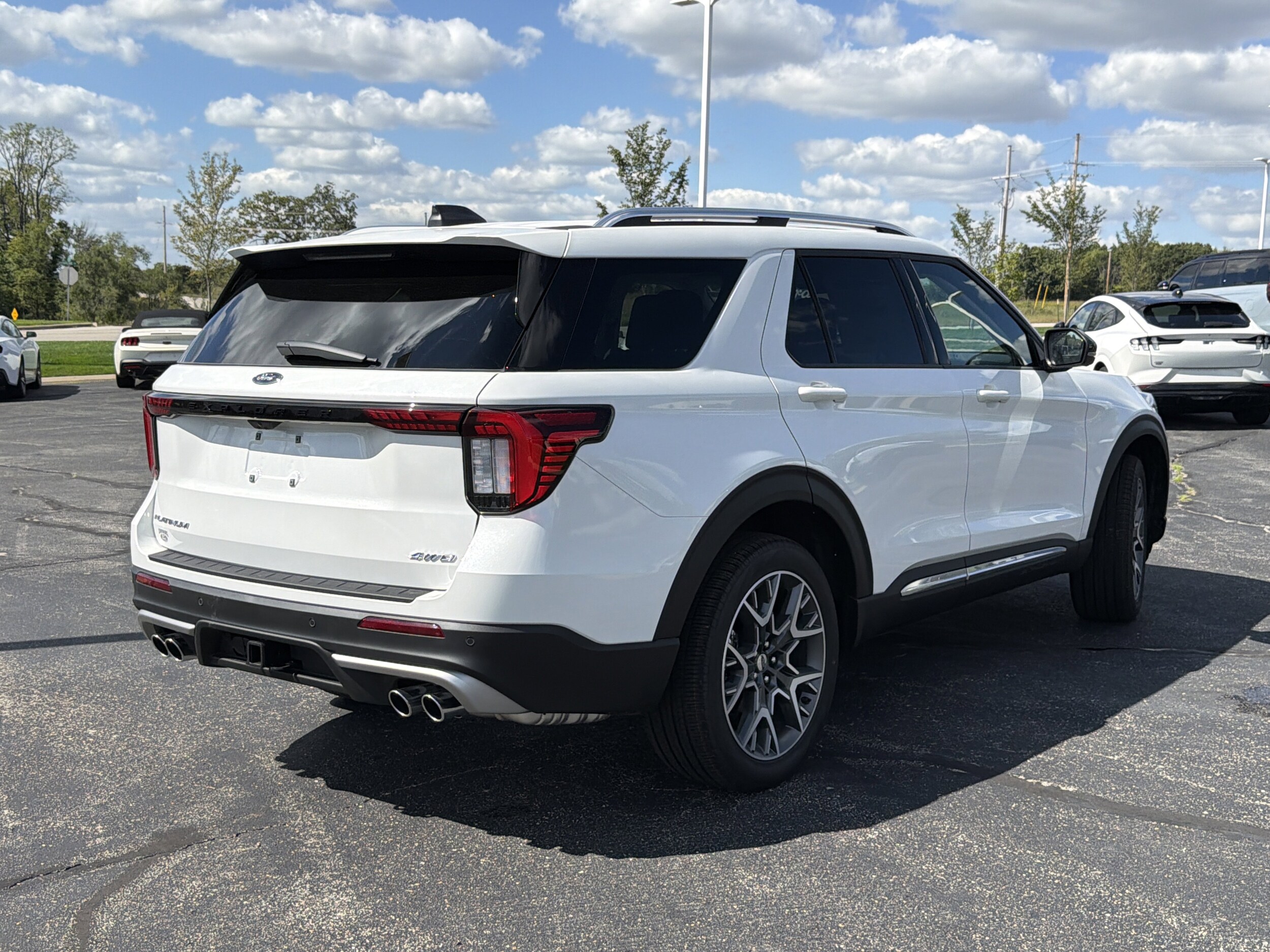 2025 Ford Explorer Platinum photo 3